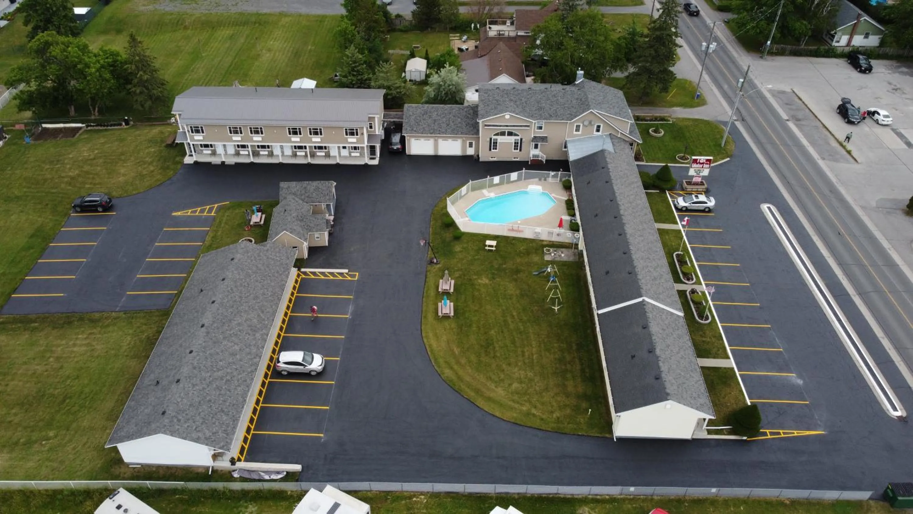 Property building in Fox Motor Inn