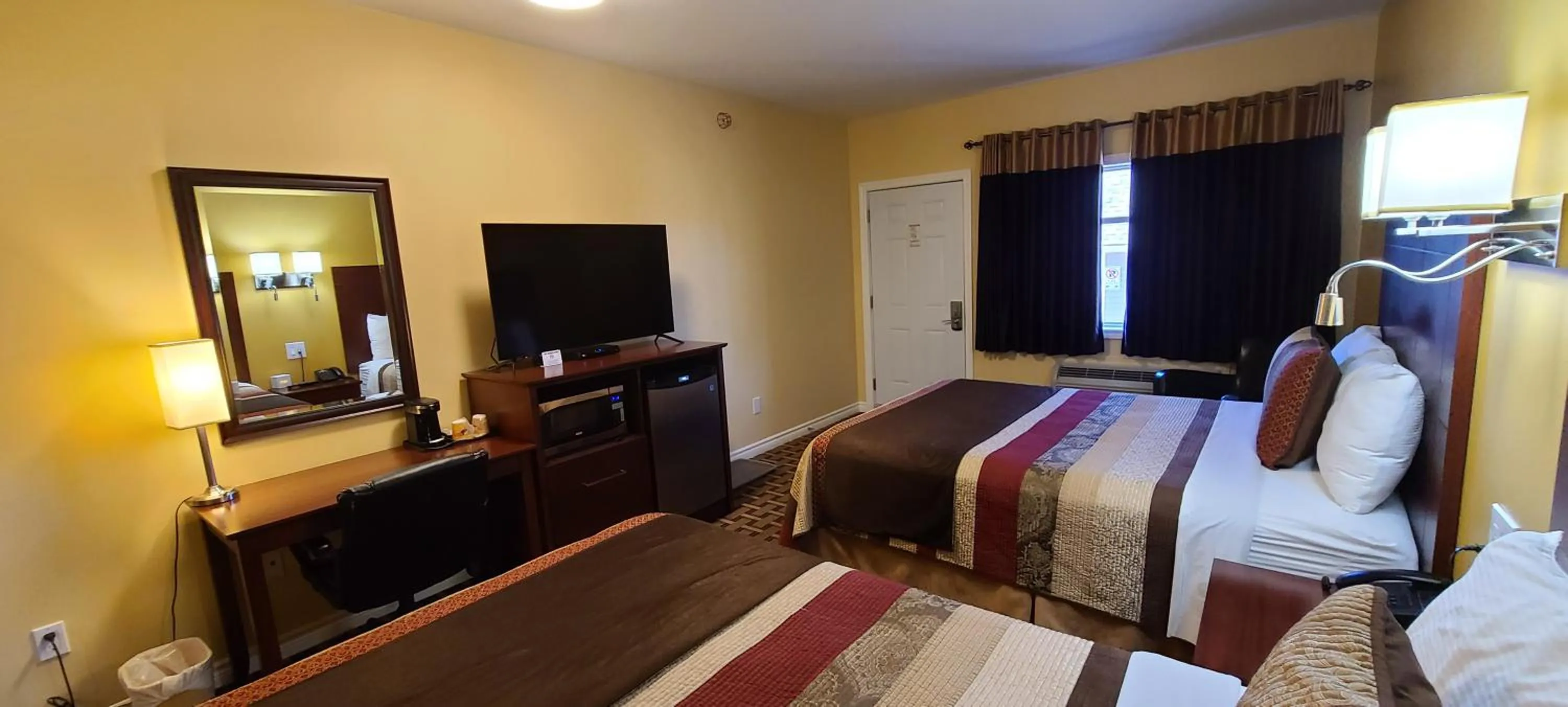 Photo of the whole room, Bed in Fox Motor Inn