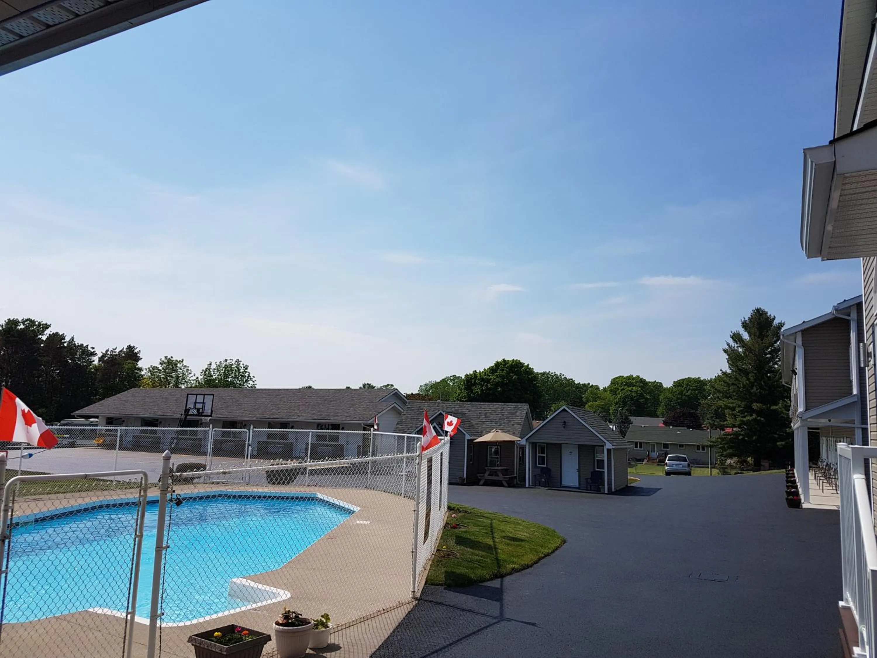 Pool view in Fox Motor Inn