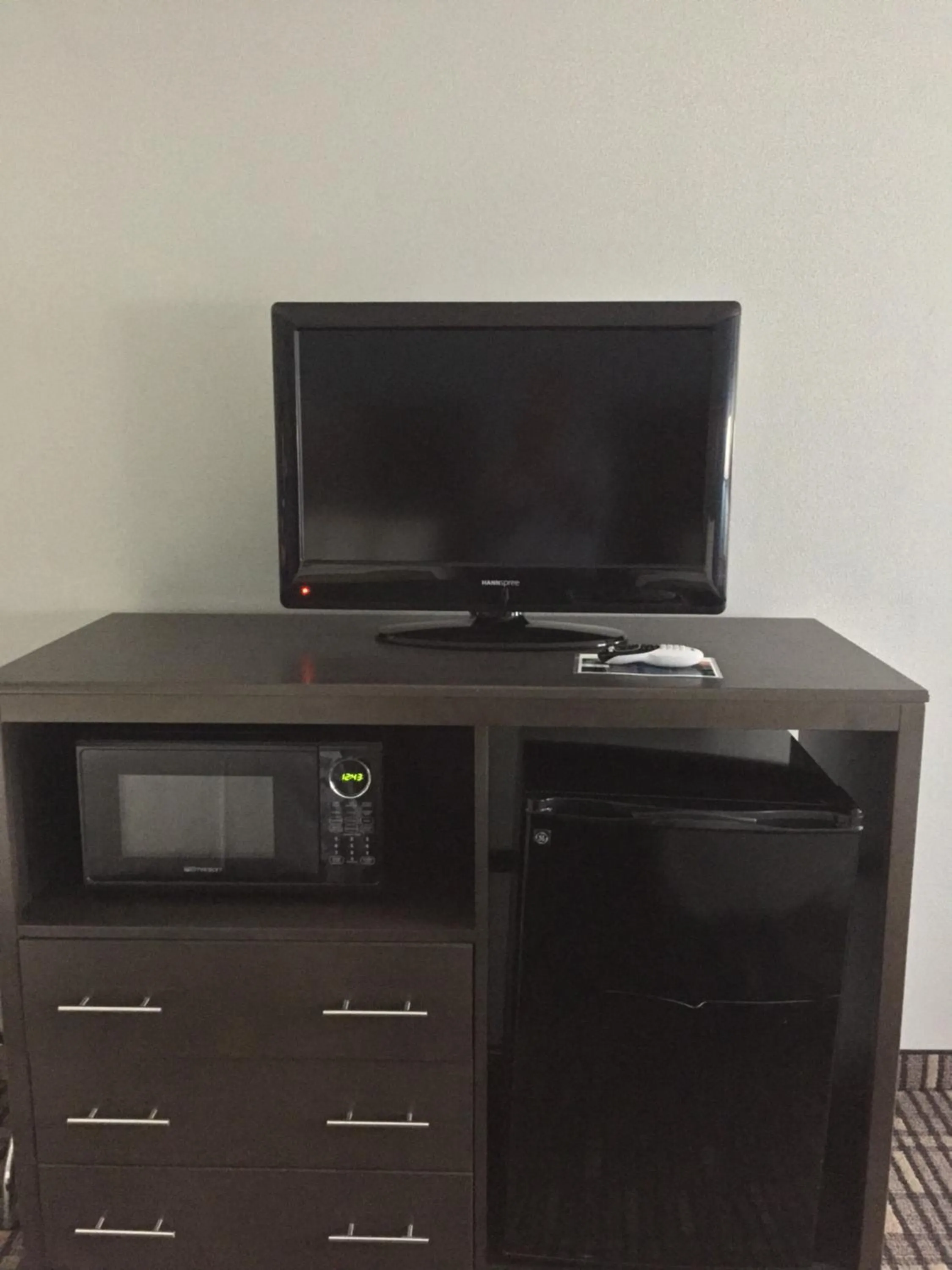 TV and multimedia in Baymont by Wyndham Pella