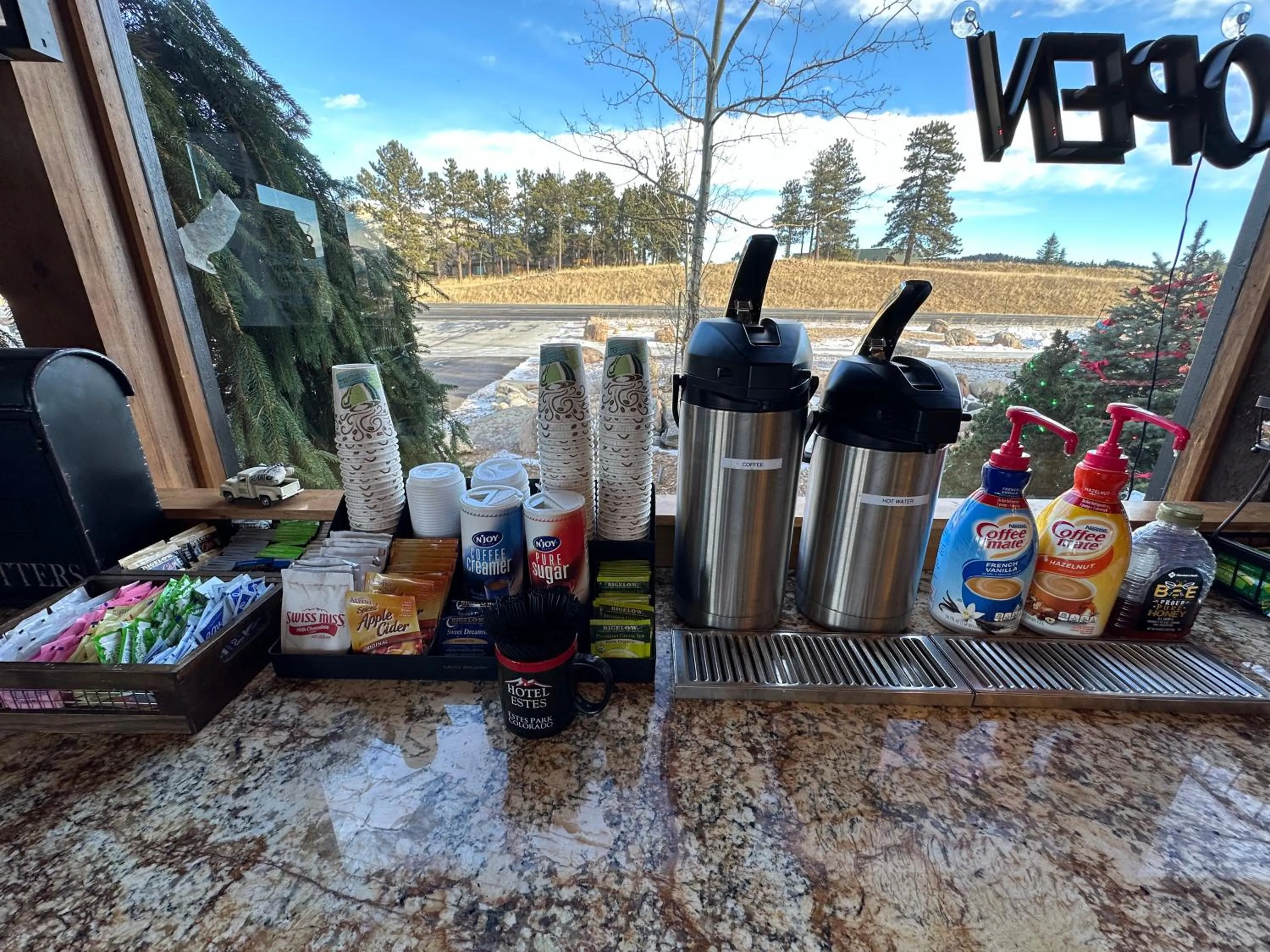 Coffee/tea facilities in Hotel Estes
