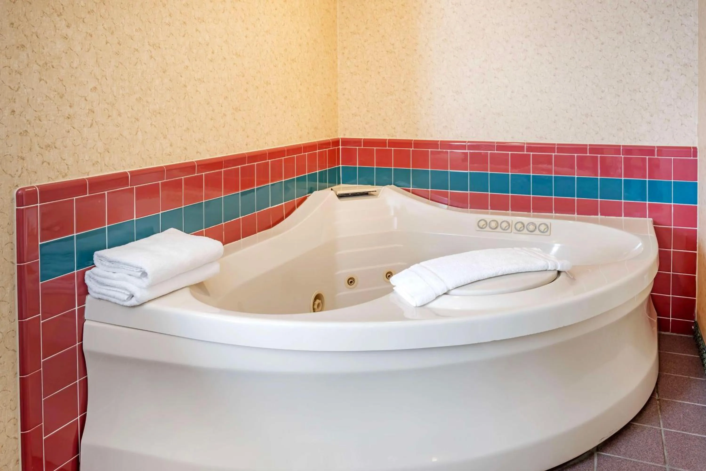 Bedroom in SureStay Plus by Best Western Enterprise