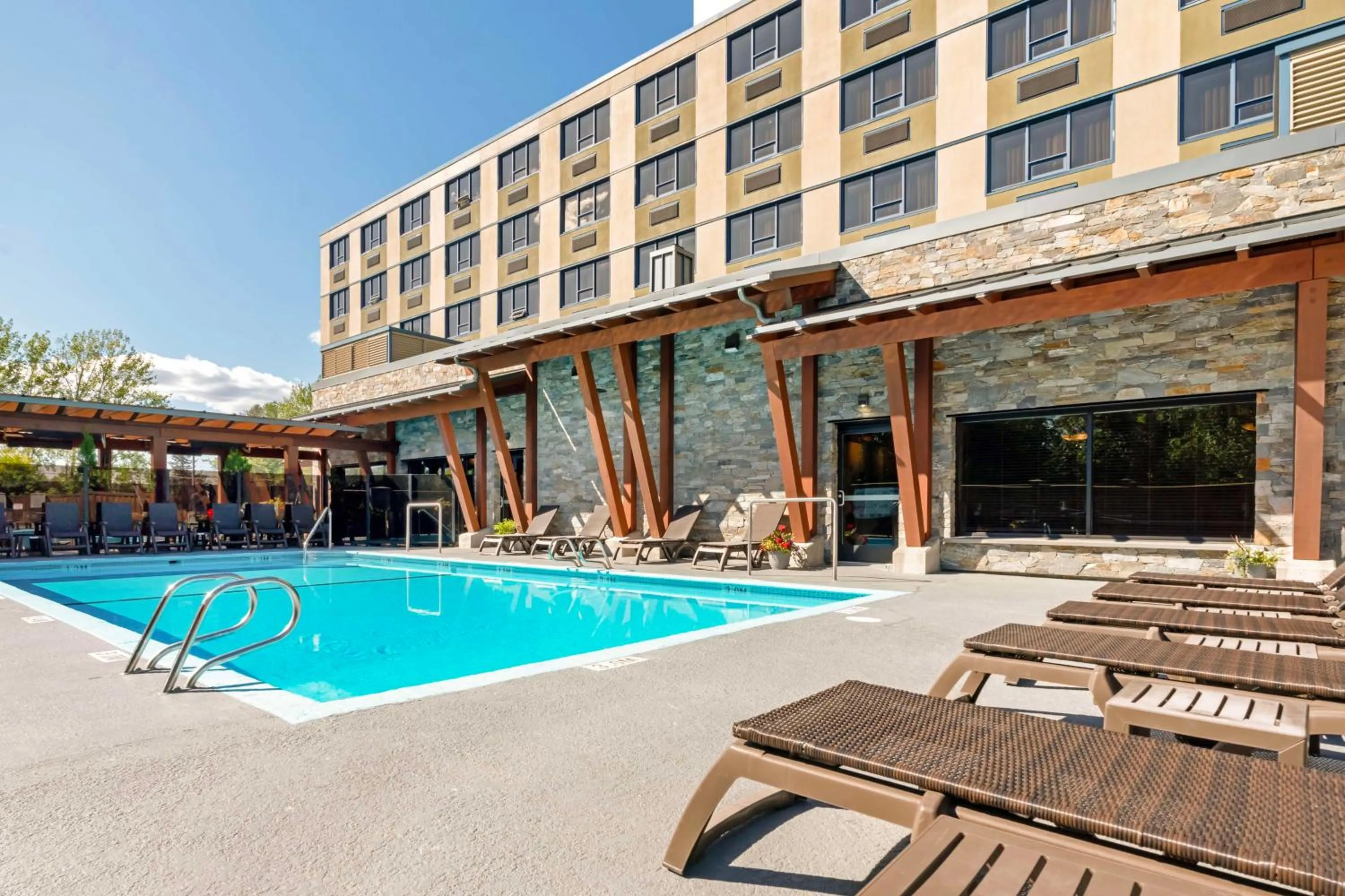 Pool view in Best Western Plus Barclay Hotel