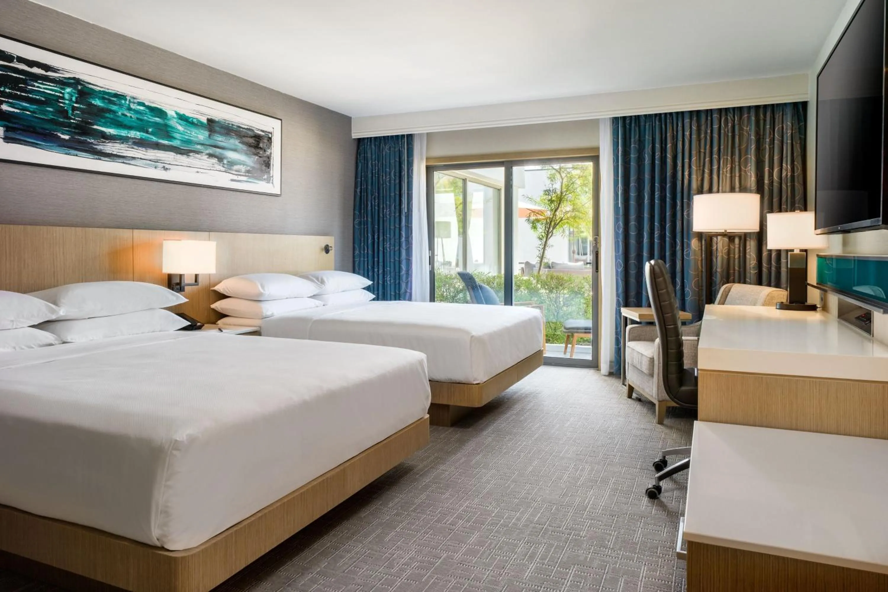 Photo of the whole room, Bed in Delta Hotels by Marriott Ontario Airport
