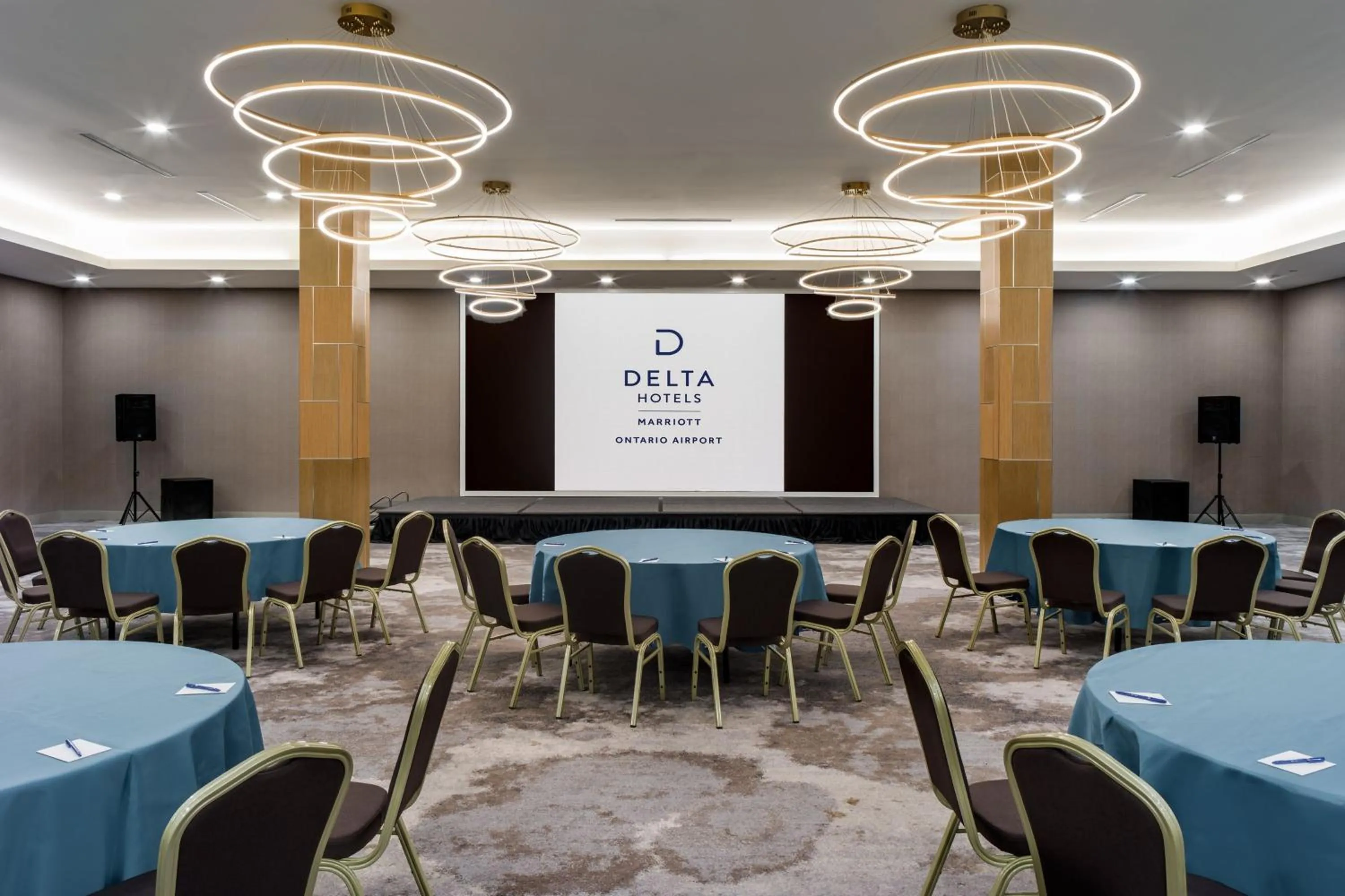 Meeting/conference room in Delta Hotels by Marriott Ontario Airport