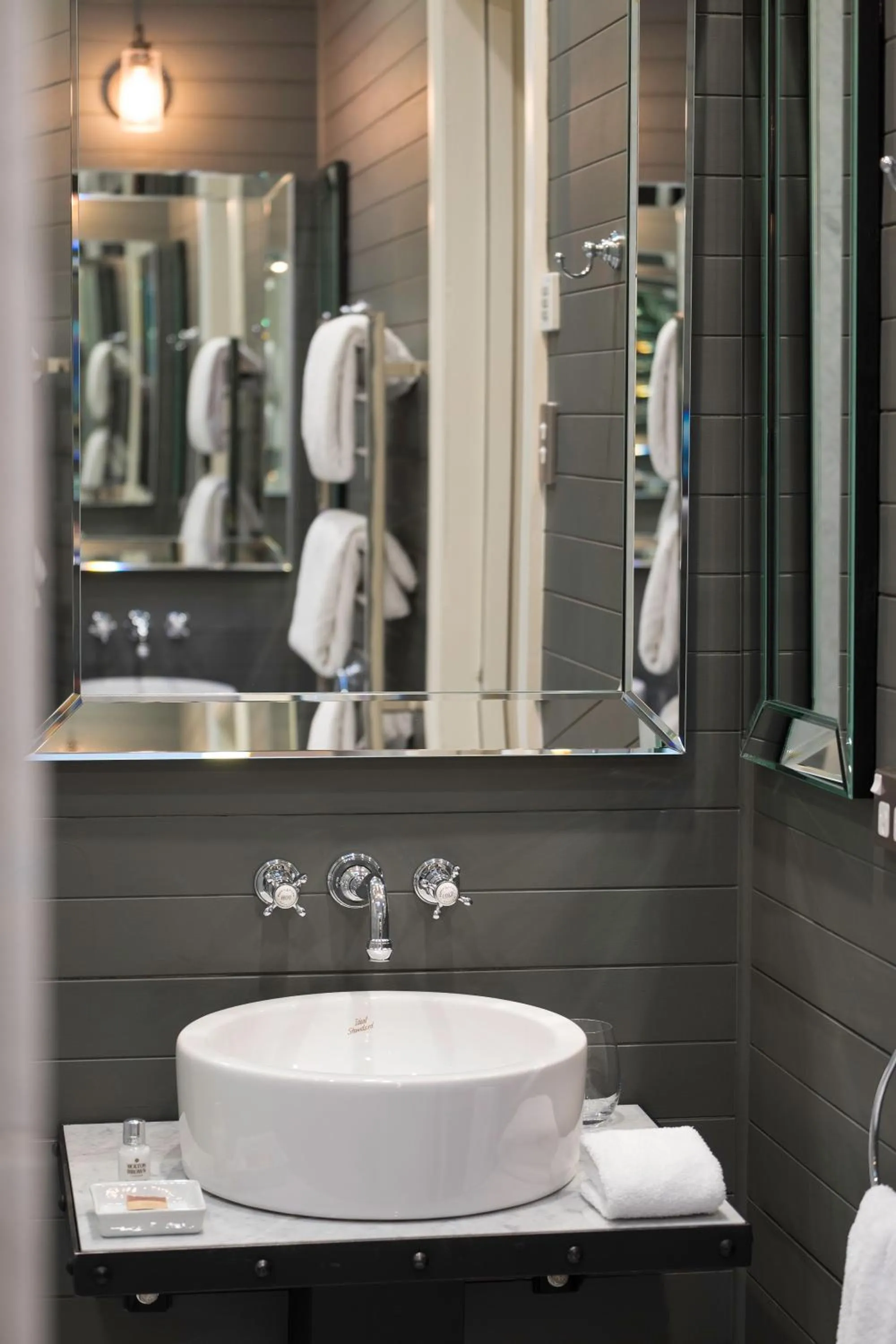 Bathroom in Eichardt's Private Hotel