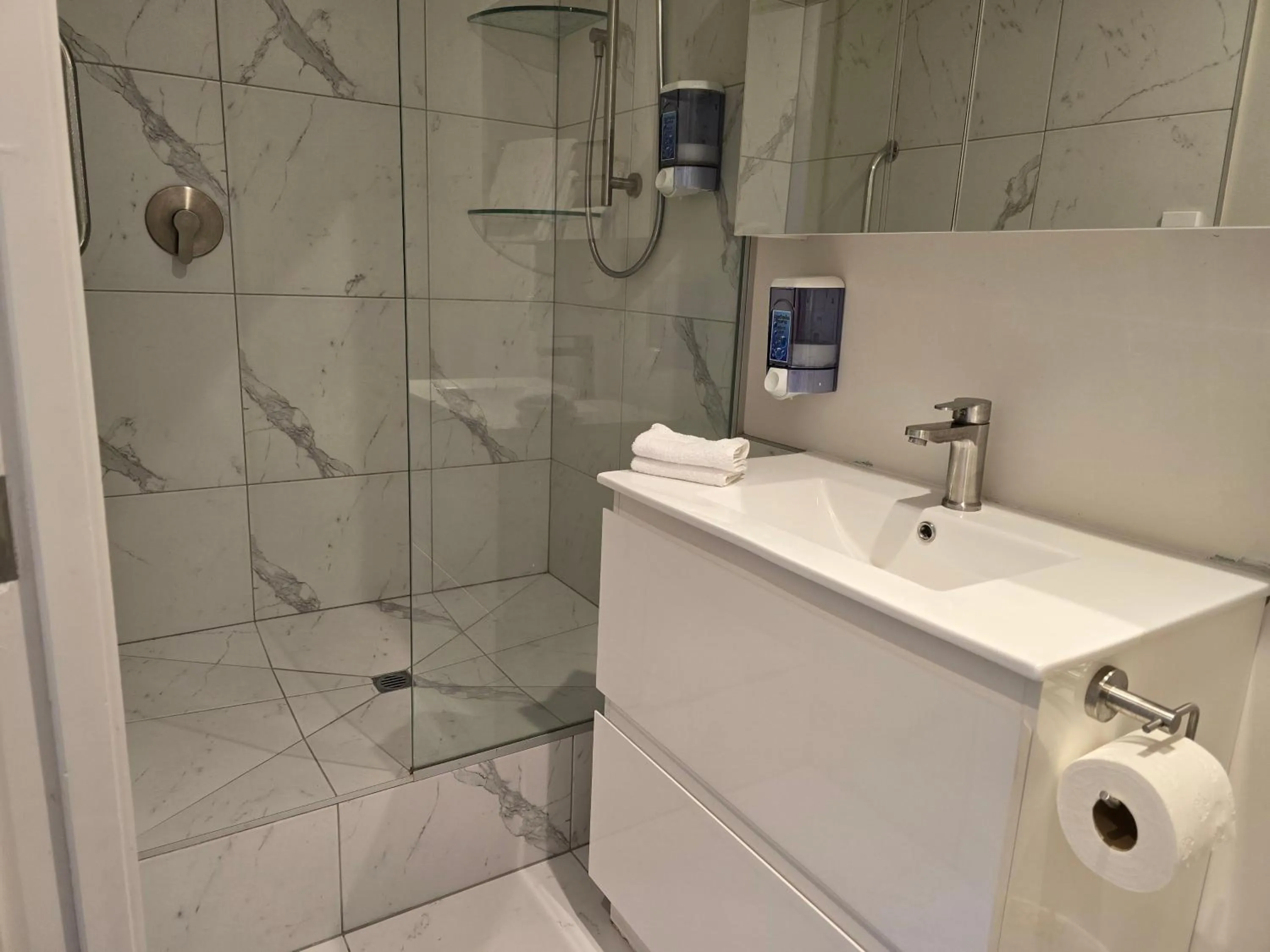 Shower in Bluewater Hotel