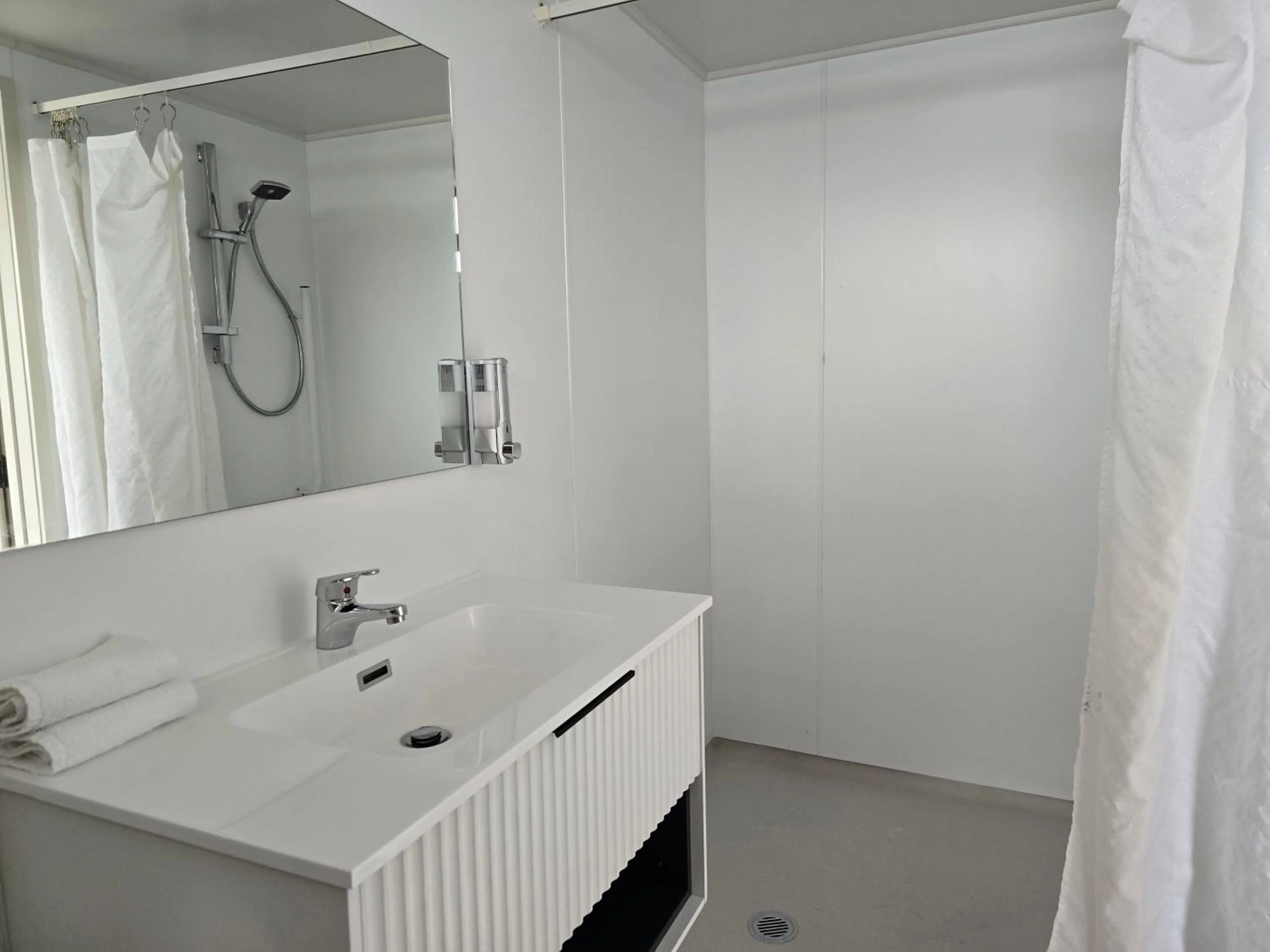 Shower in Bluewater Hotel