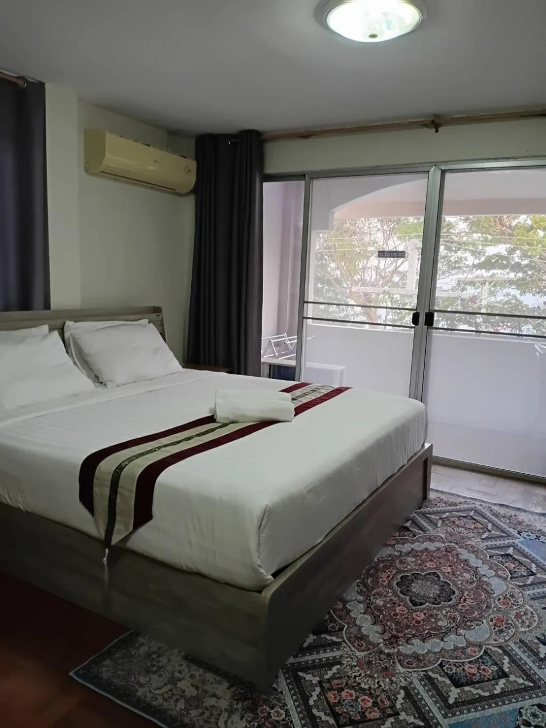 Bed in Beachfront Hotel Cha Am