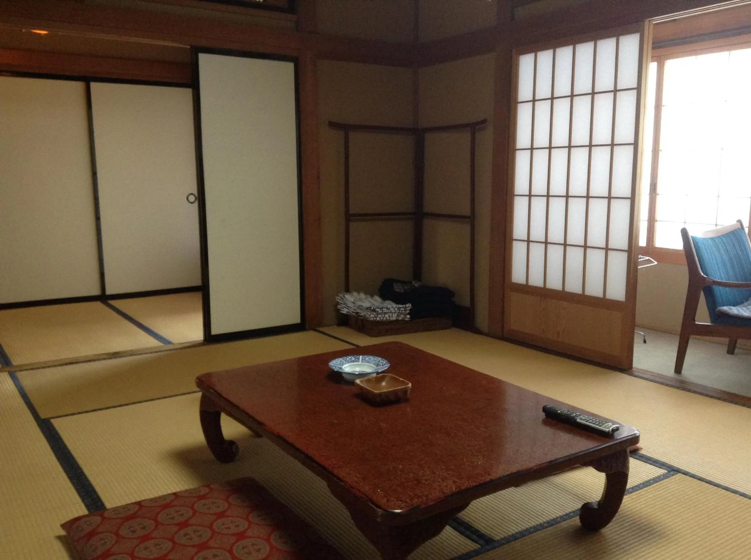 Seating area in Chitosekan