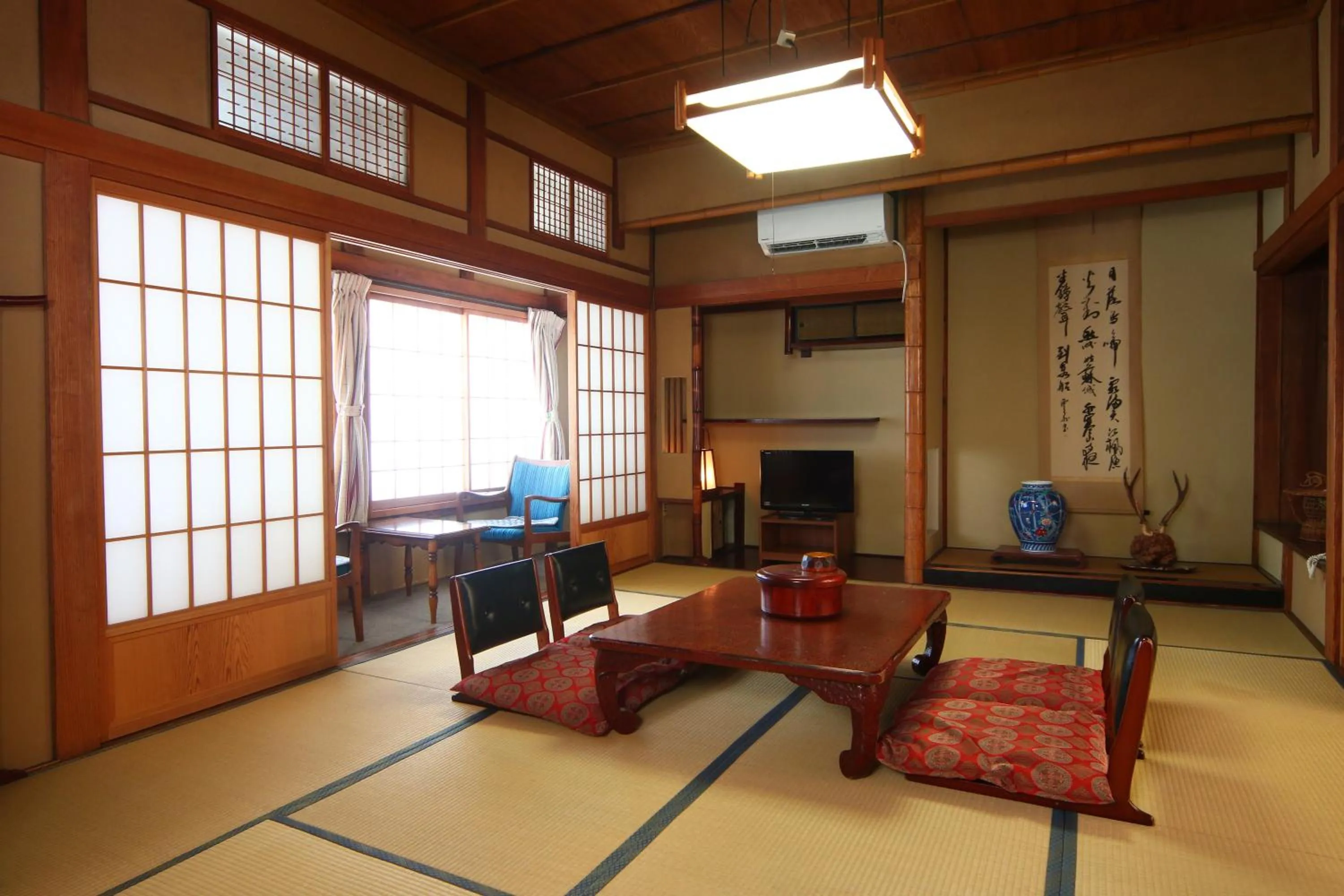 Seating area in Chitosekan