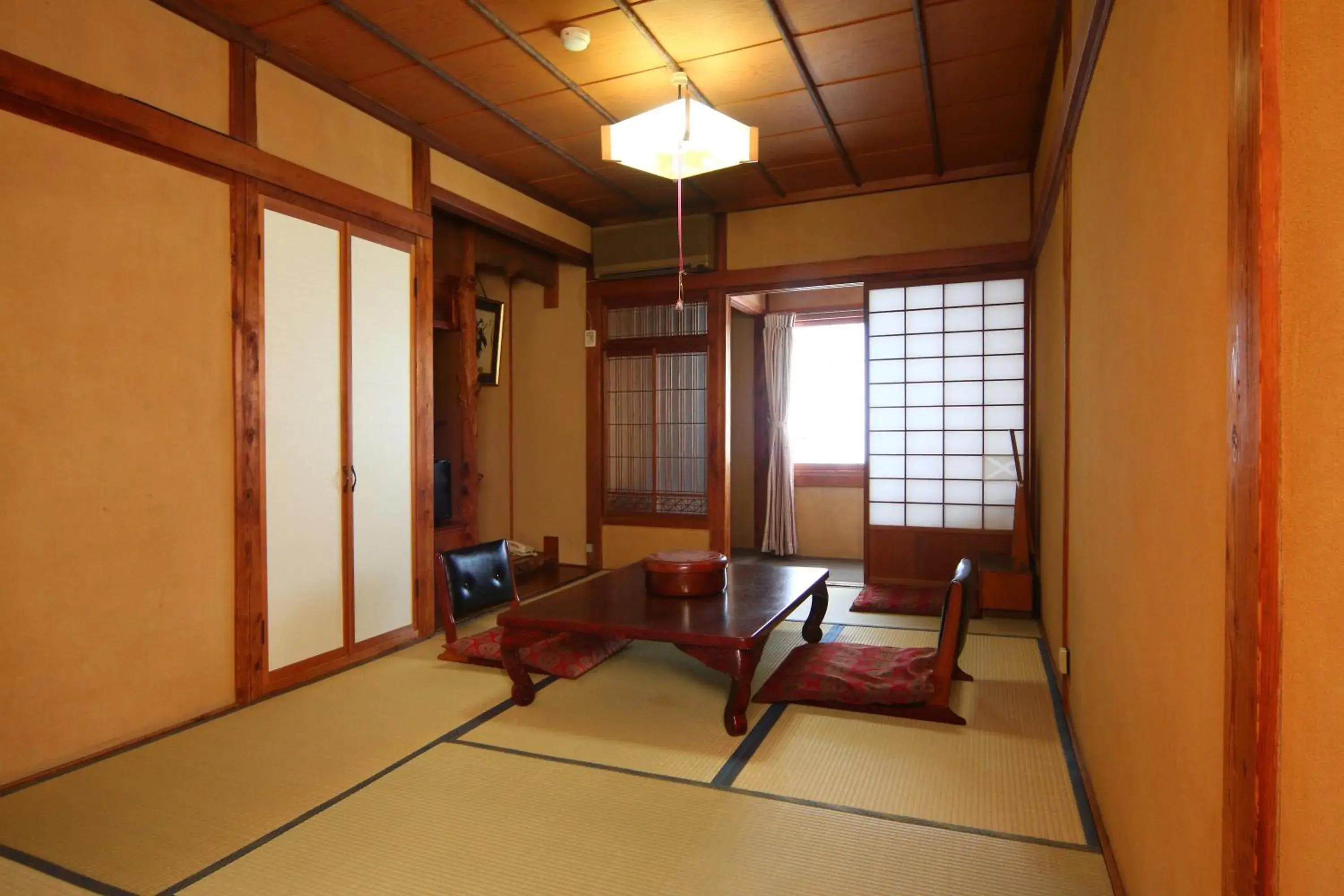 Japanese-Style Quadruple Room with Shared Bathroom - single occupancy in Chitosekan Japanese-Style Quadruple Room with Shared Bathroom - single occupancy in Chitosekan