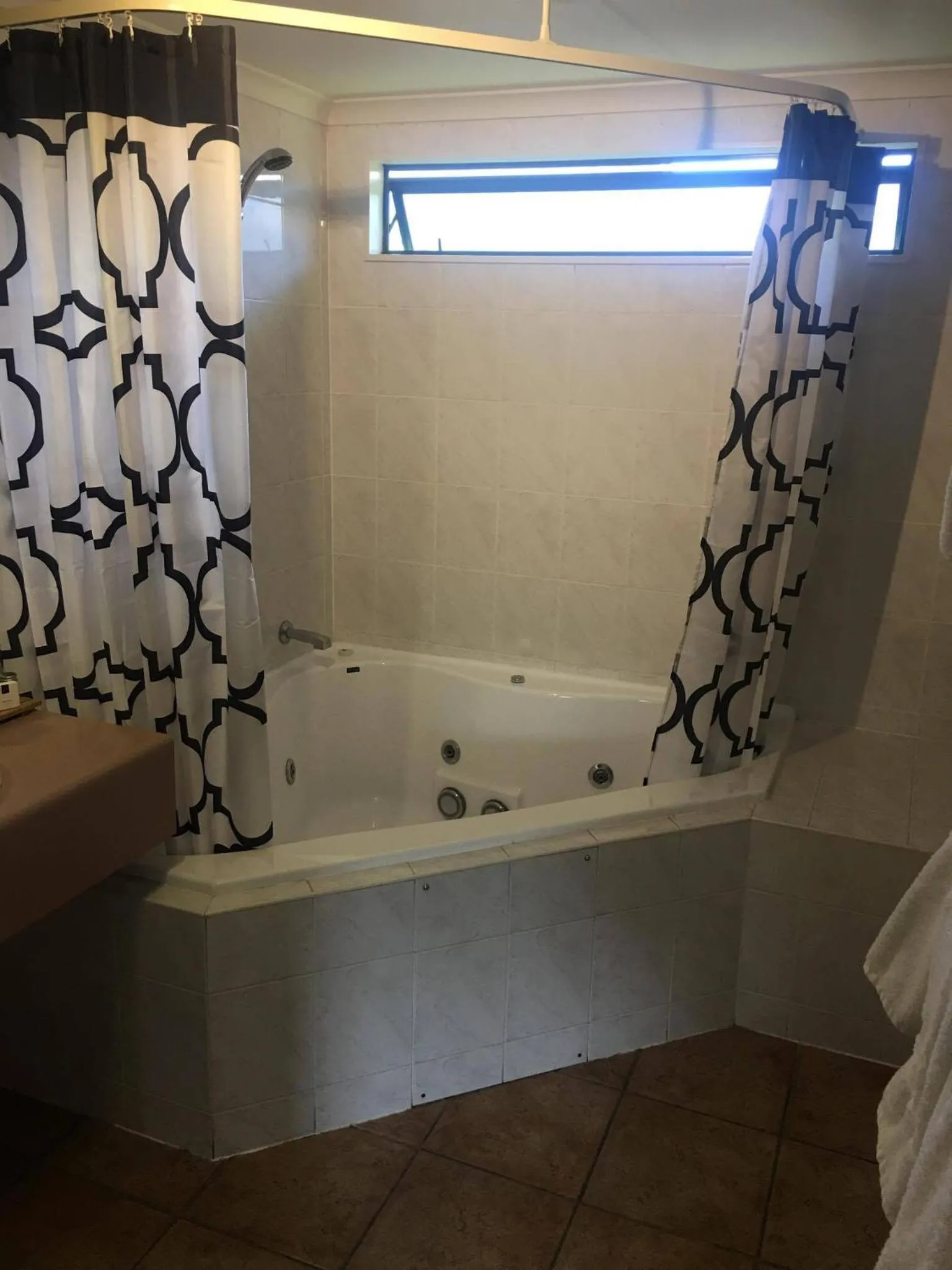 Bathroom in Deco City Motor Lodge