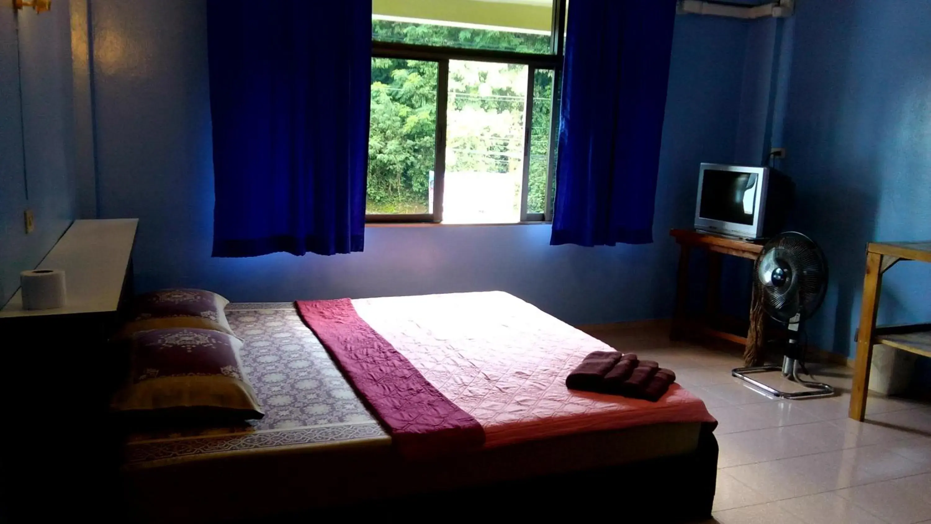 Double Room with Fan in JP hometel Double Room with Fan in JP hometel