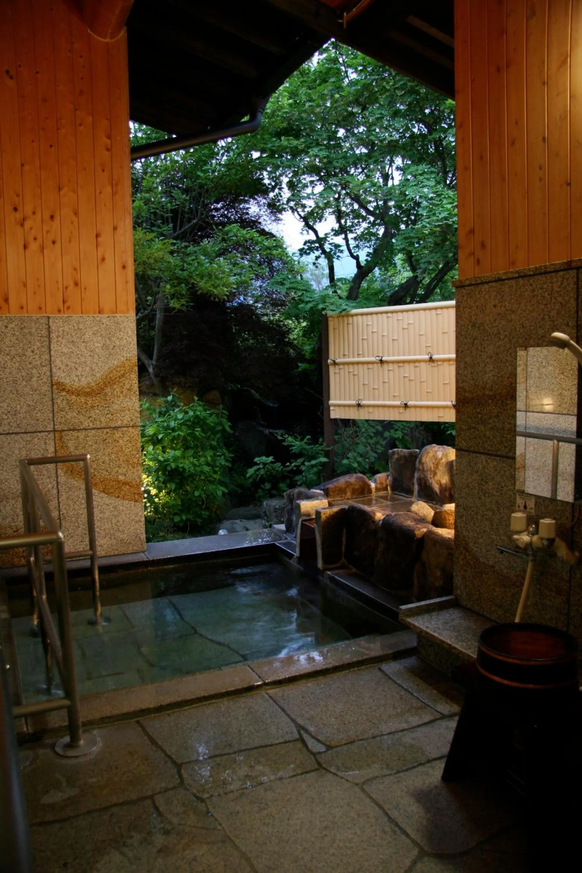 Open Air Bath in Ryokan Kutsuroginoya Yuu