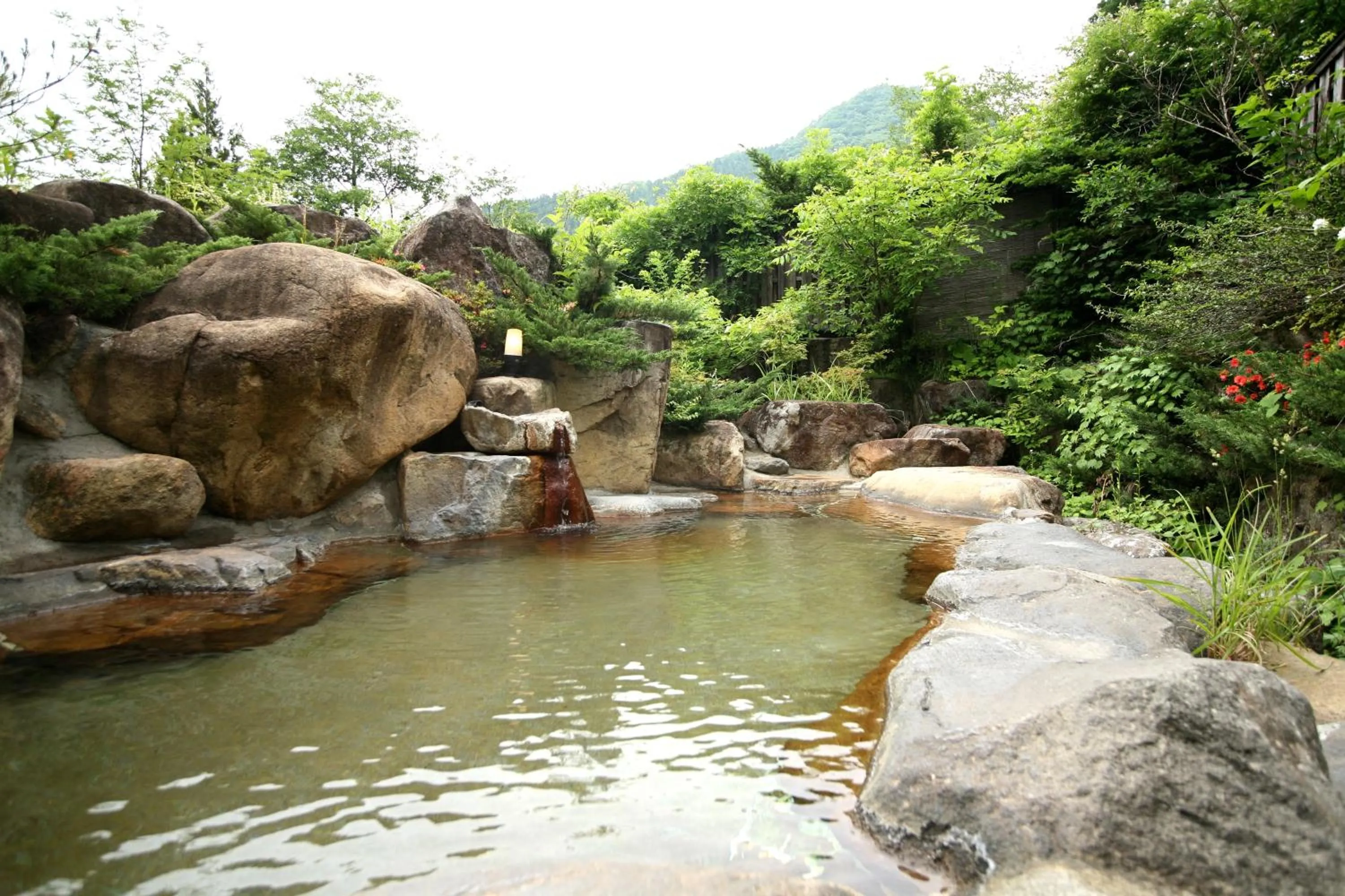 Hot Spring Bath in Ryokan Kutsuroginoya Yuu