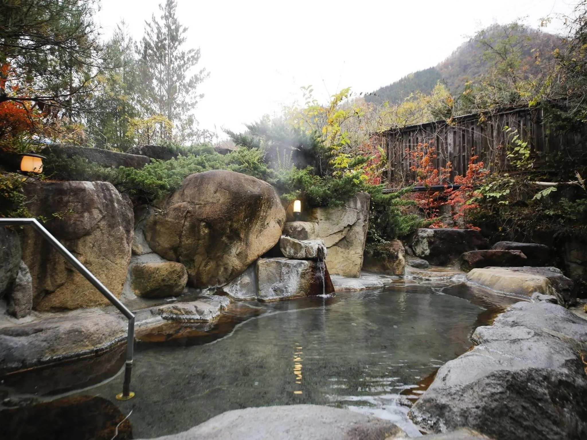 Hot Spring Bath in Ryokan Kutsuroginoya Yuu