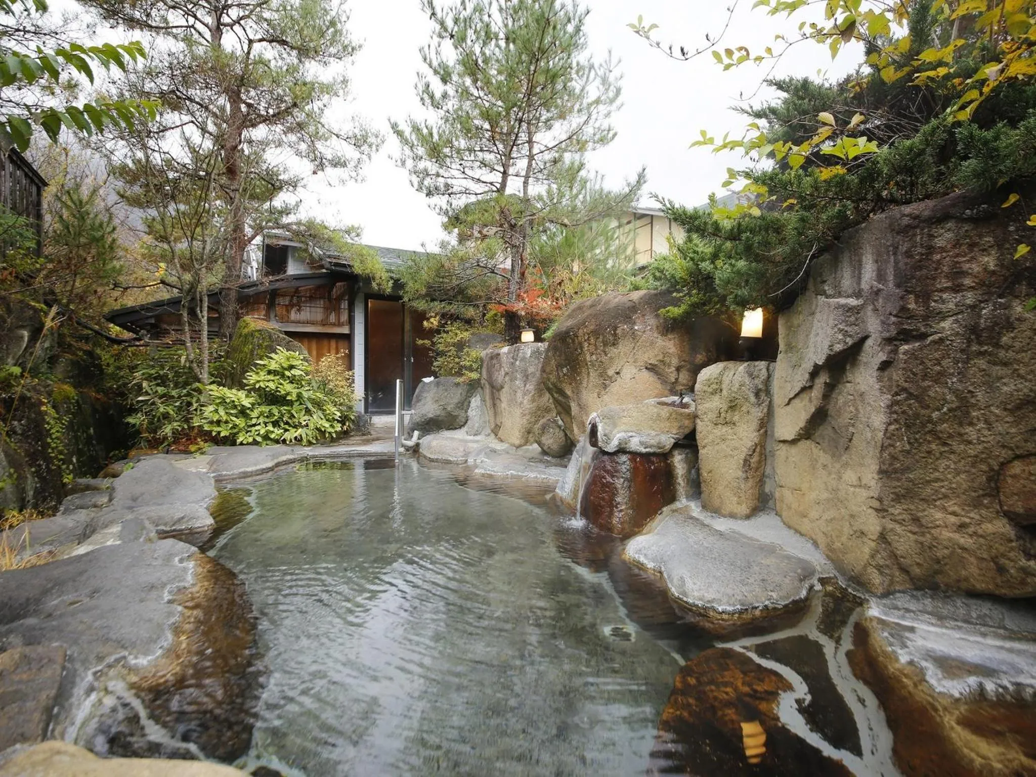 Hot Spring Bath in Ryokan Kutsuroginoya Yuu
