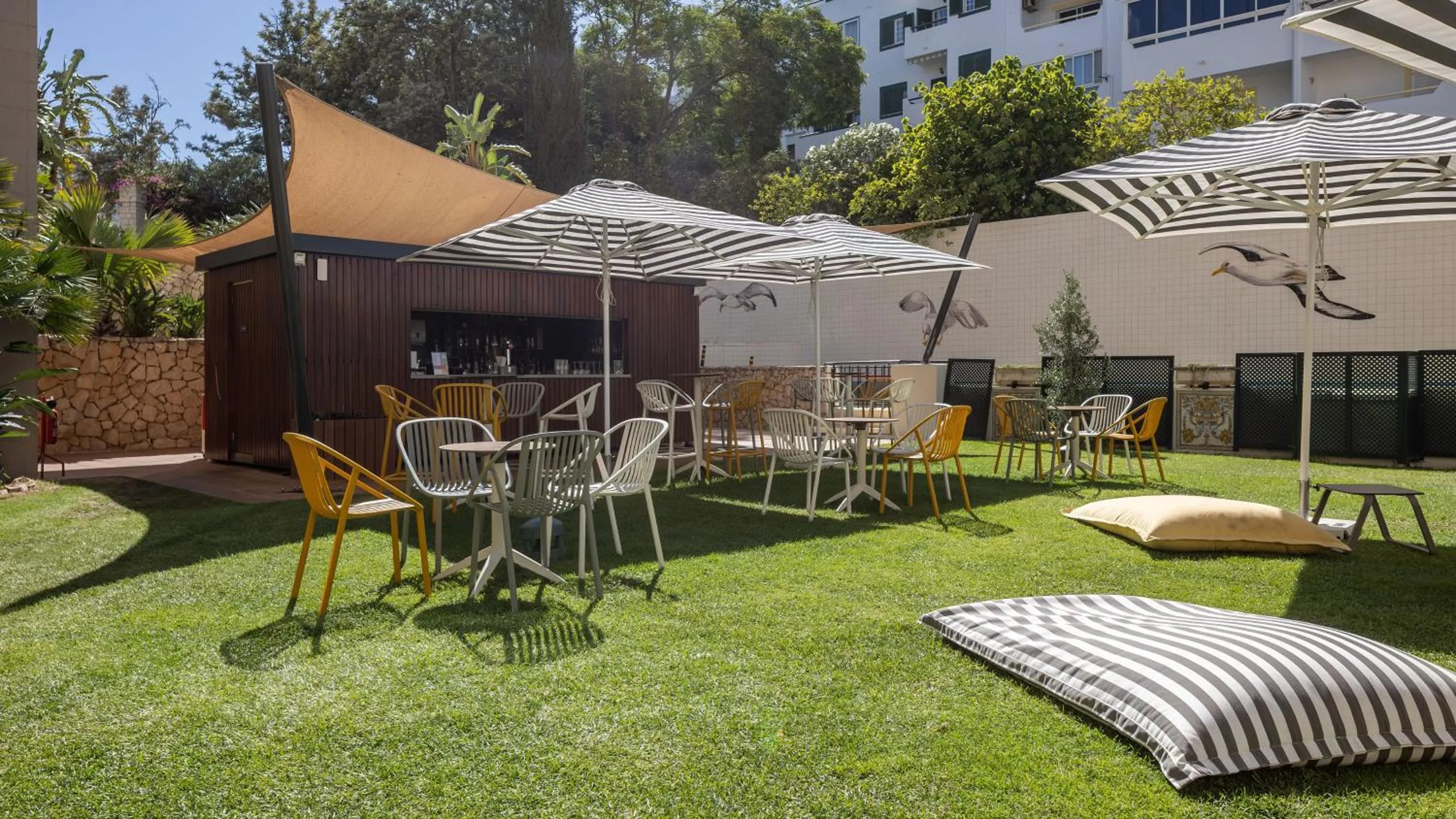 Restaurant/places to eat in Holiday Inn Algarve Albufeira by IHG