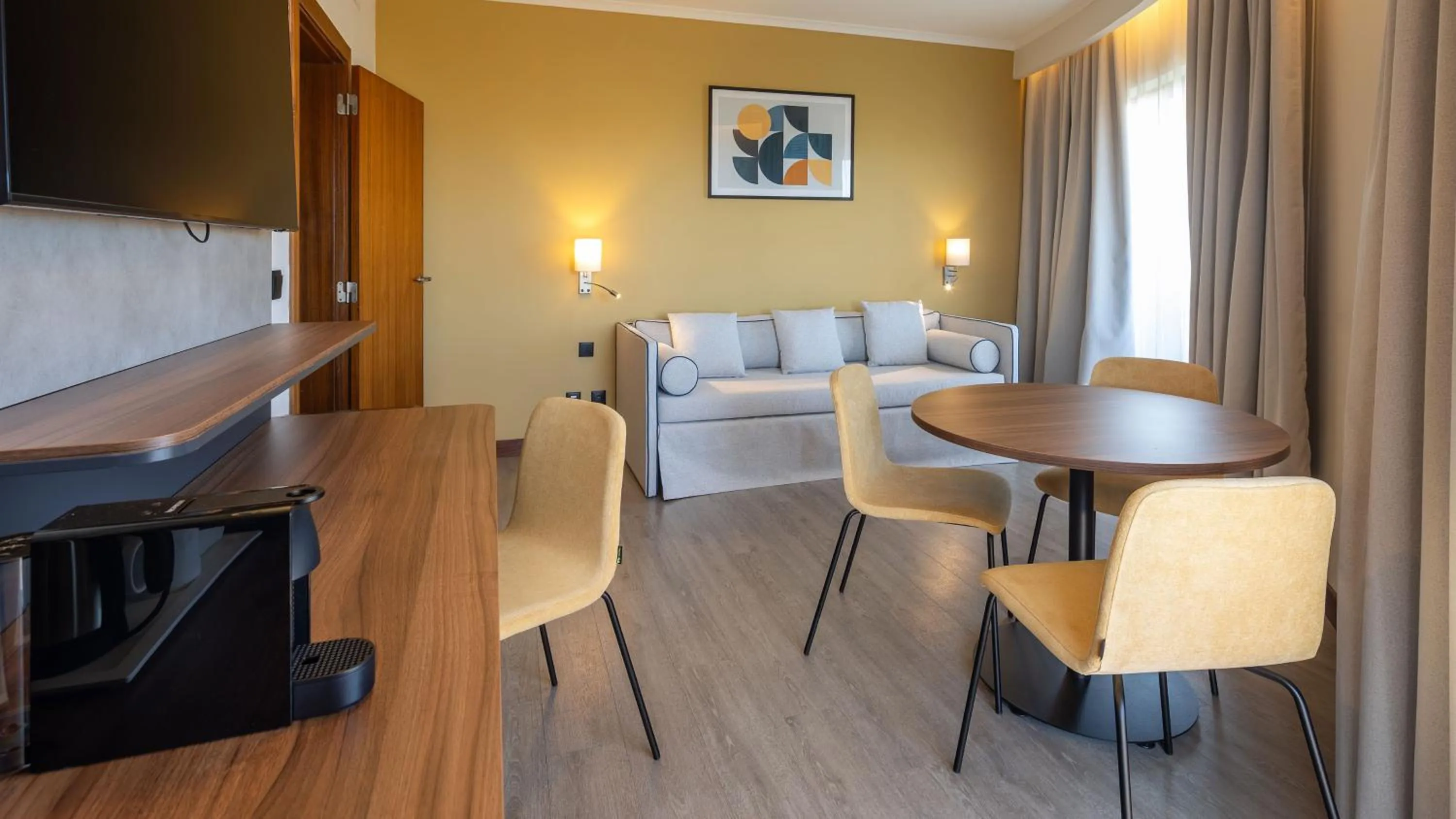 Photo of the whole room in Holiday Inn Algarve Albufeira by IHG