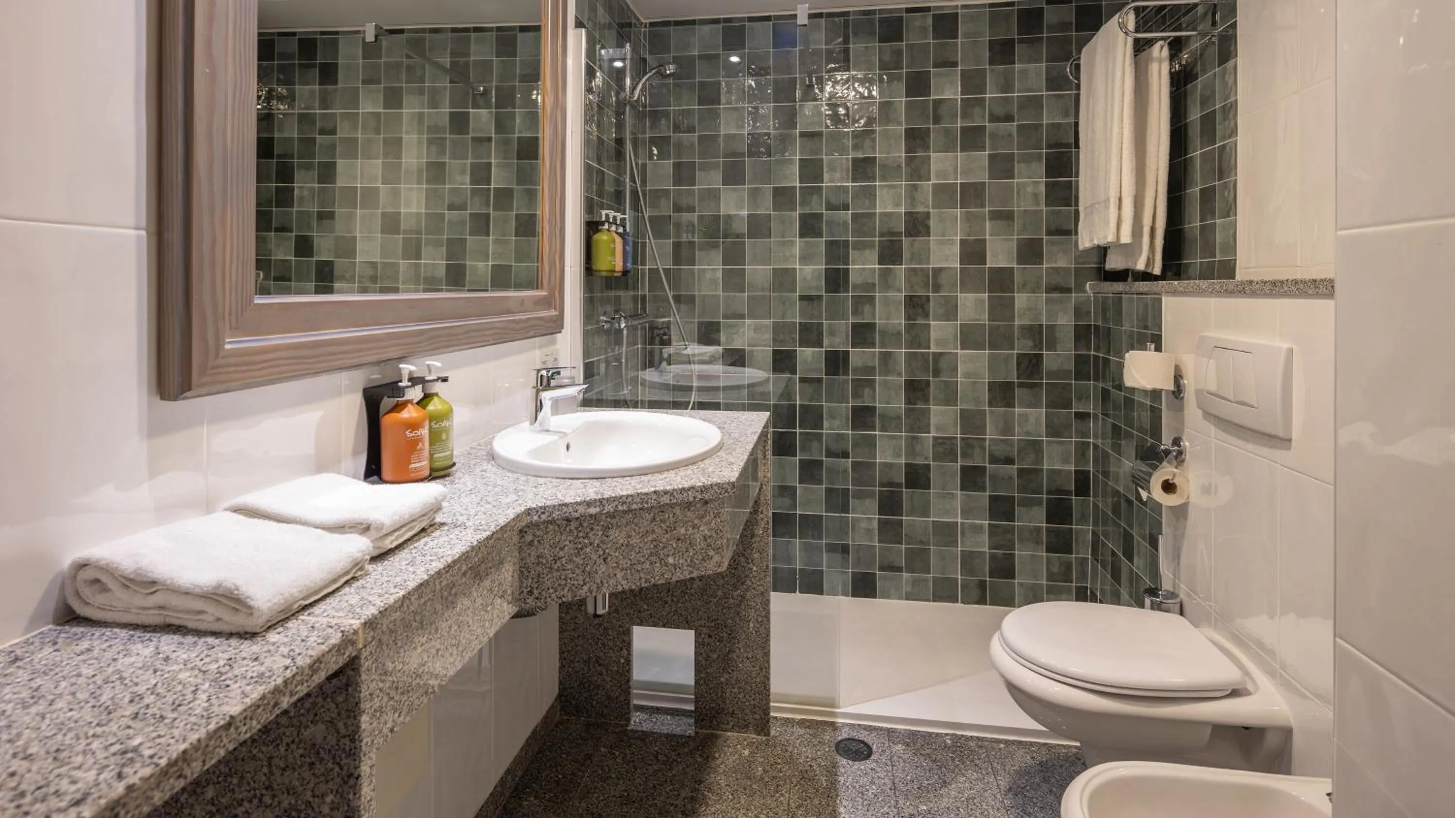 Photo of the whole room in Holiday Inn Algarve Albufeira by IHG