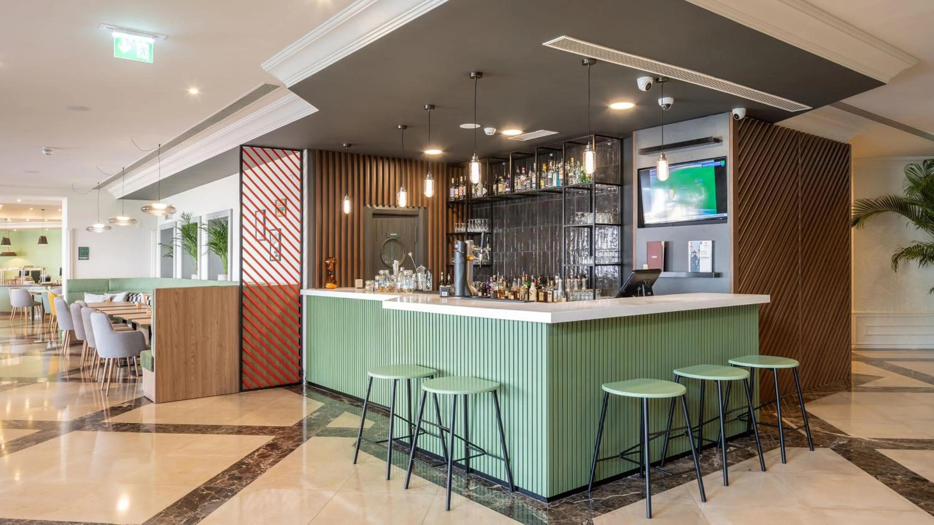 Lounge or bar in Holiday Inn Algarve Albufeira by IHG