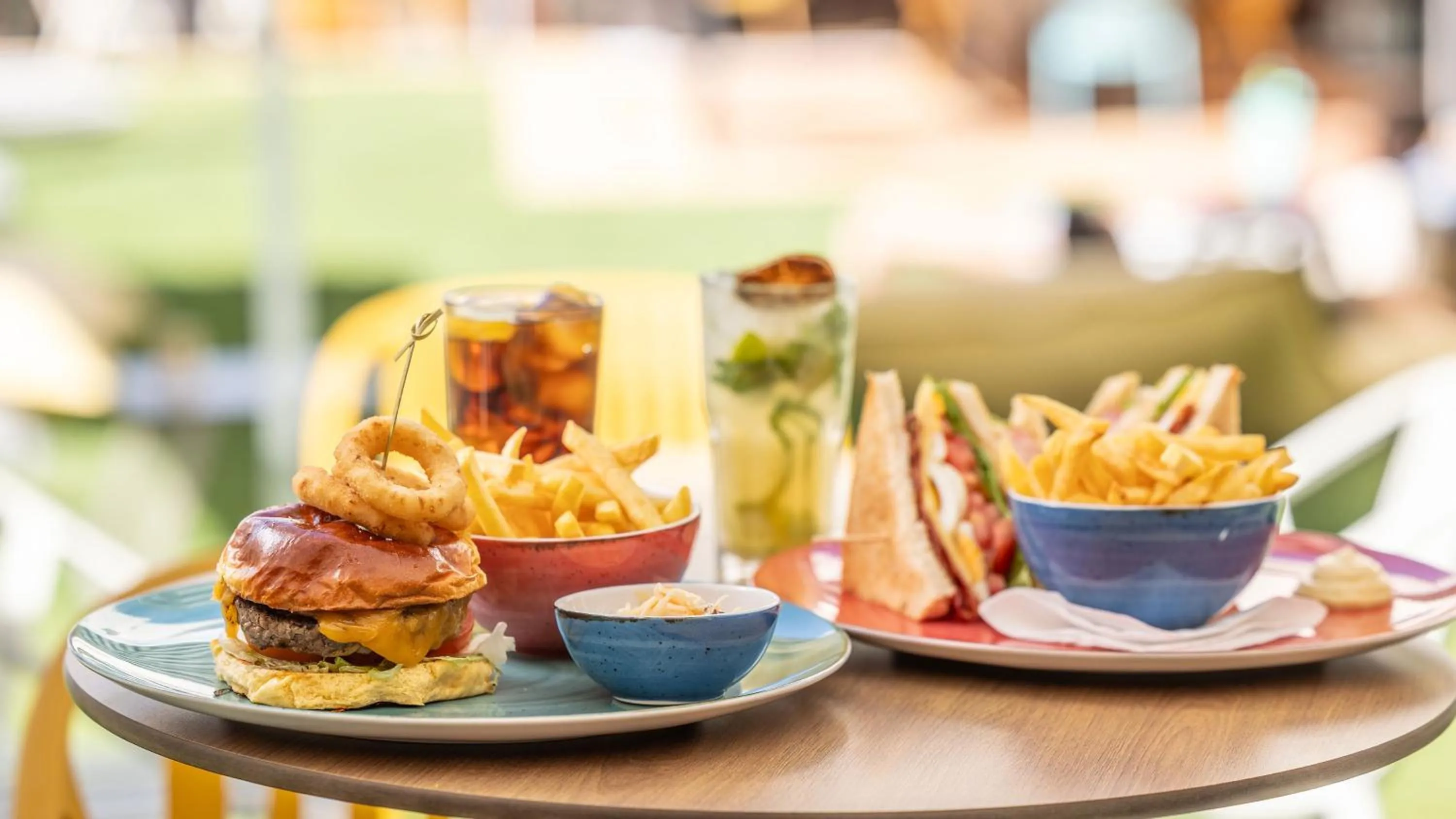 Restaurant/places to eat in Holiday Inn Algarve Albufeira by IHG