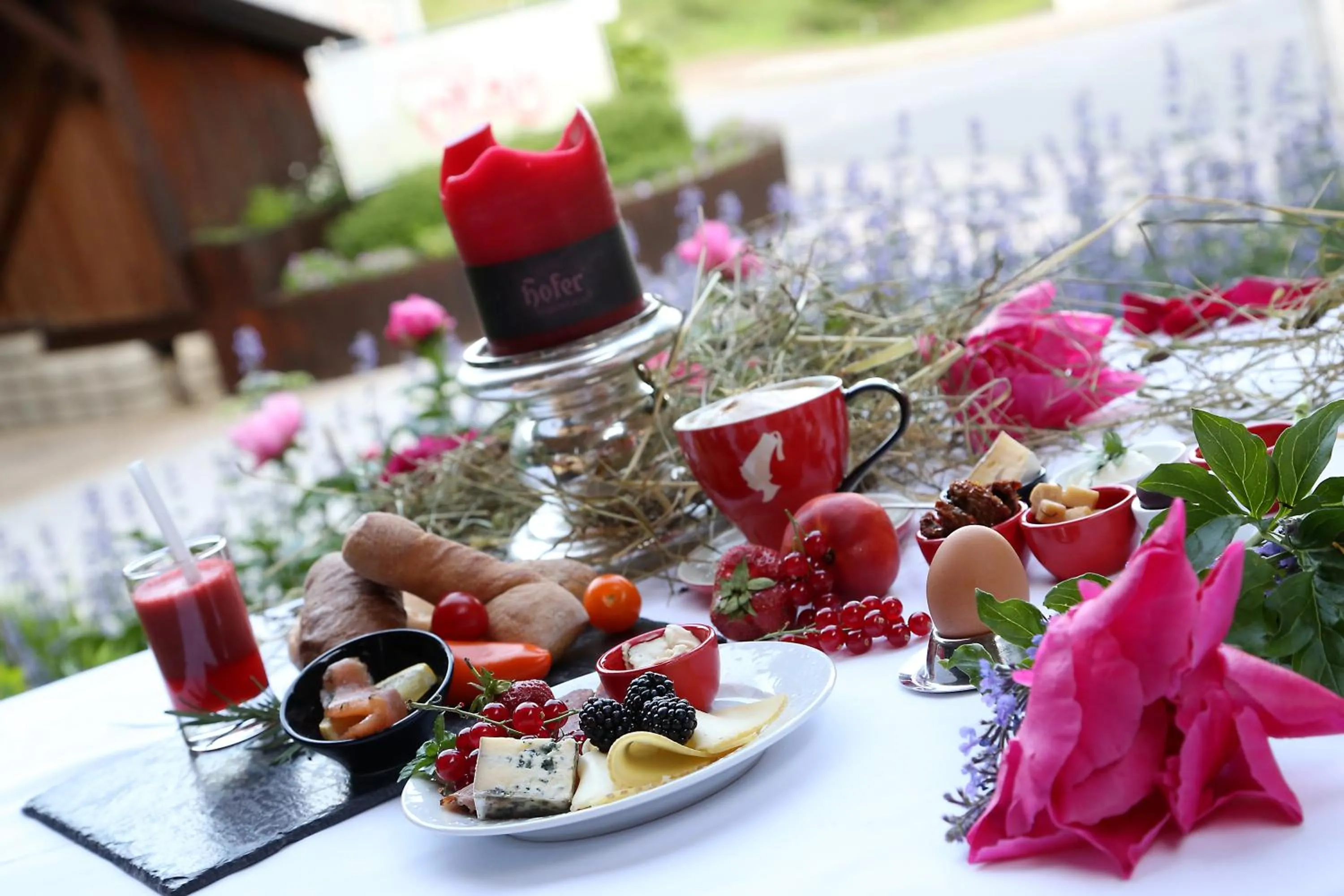 Buffet breakfast in Berghotel Hois