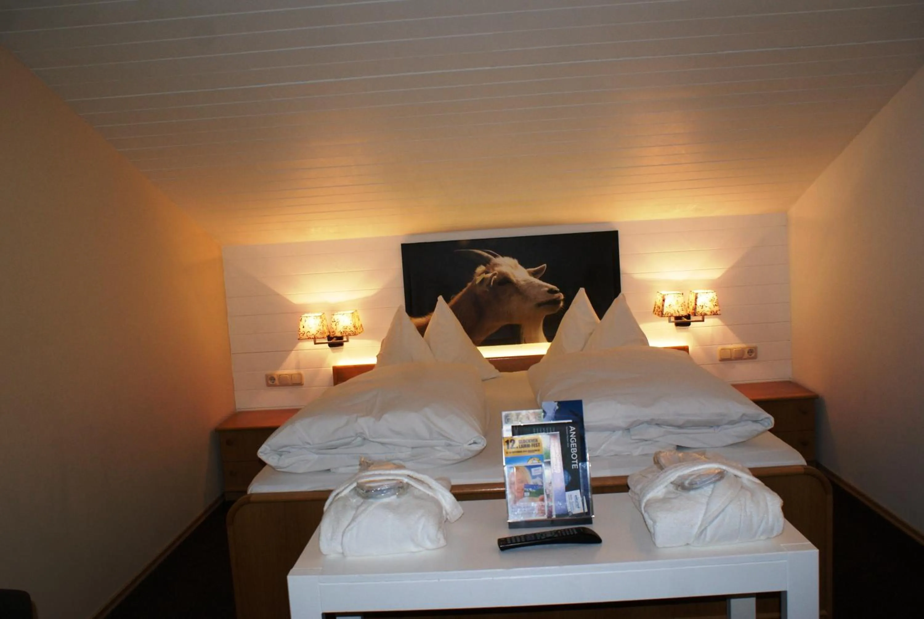 Photo of the whole room, Bed in Berghotel Hois