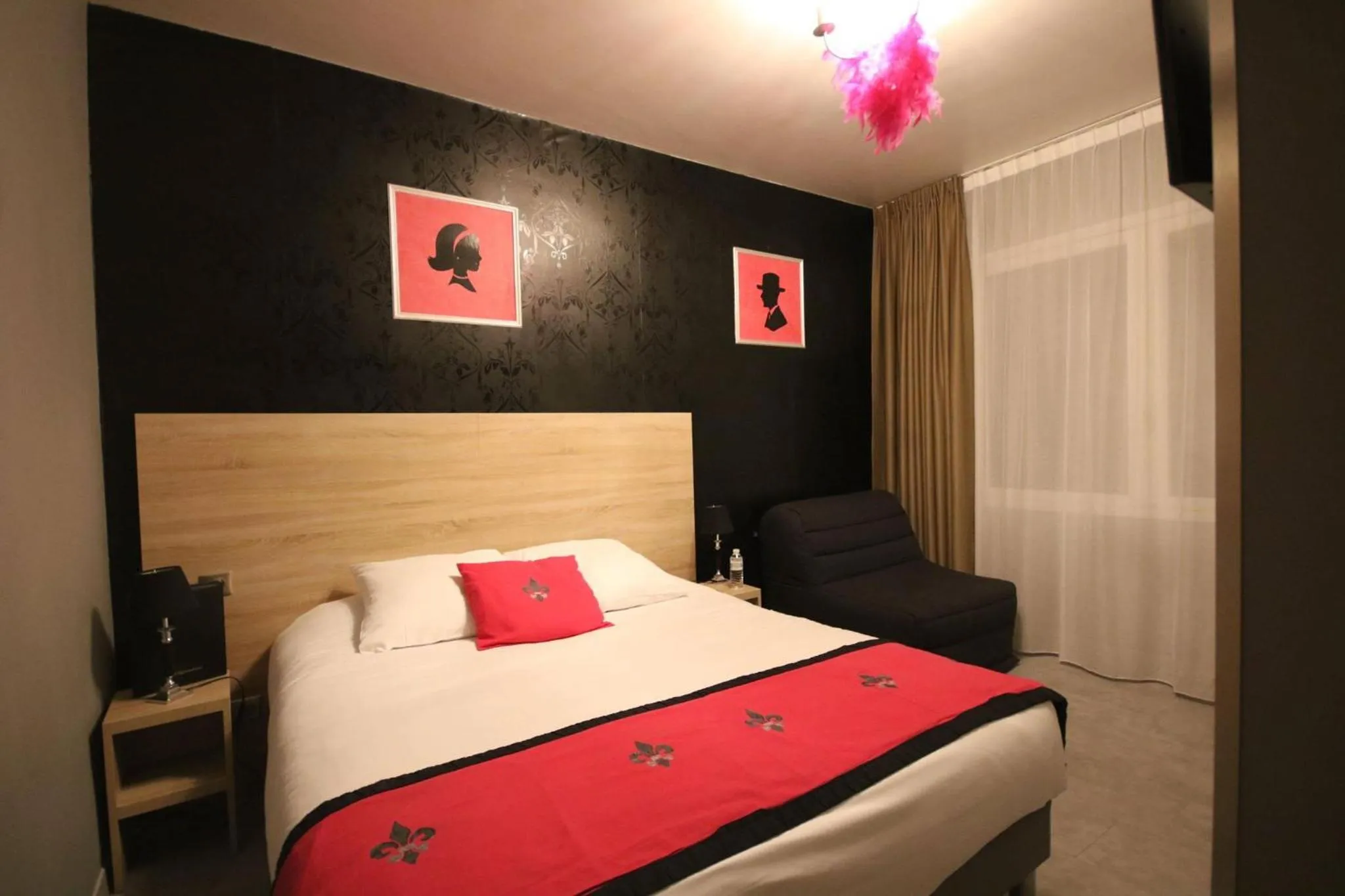 Bedroom, Bed in The Originals Boutique, Hôtel Lakeside, Biscarrosse , Lac