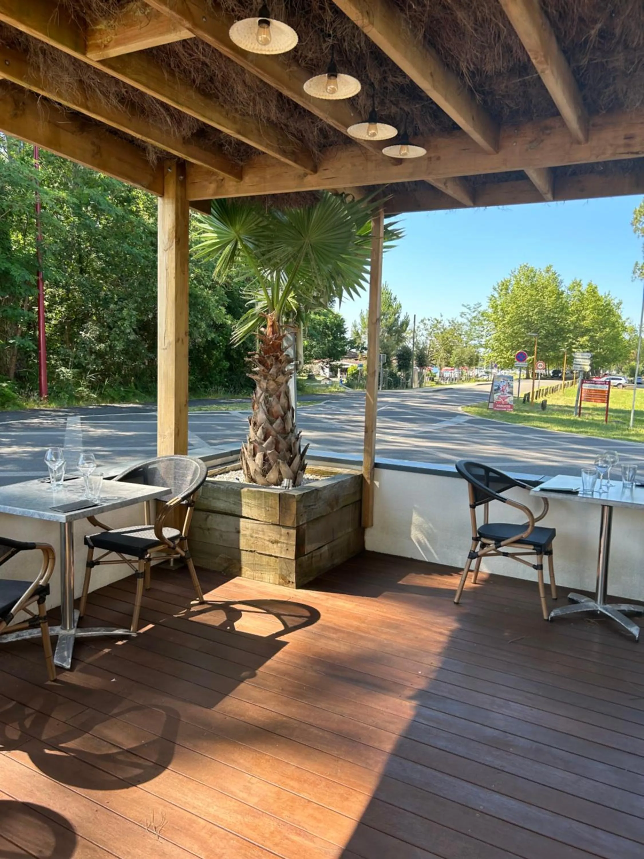 Balcony/Terrace in The Originals Boutique, Hôtel Lakeside, Biscarrosse , Lac