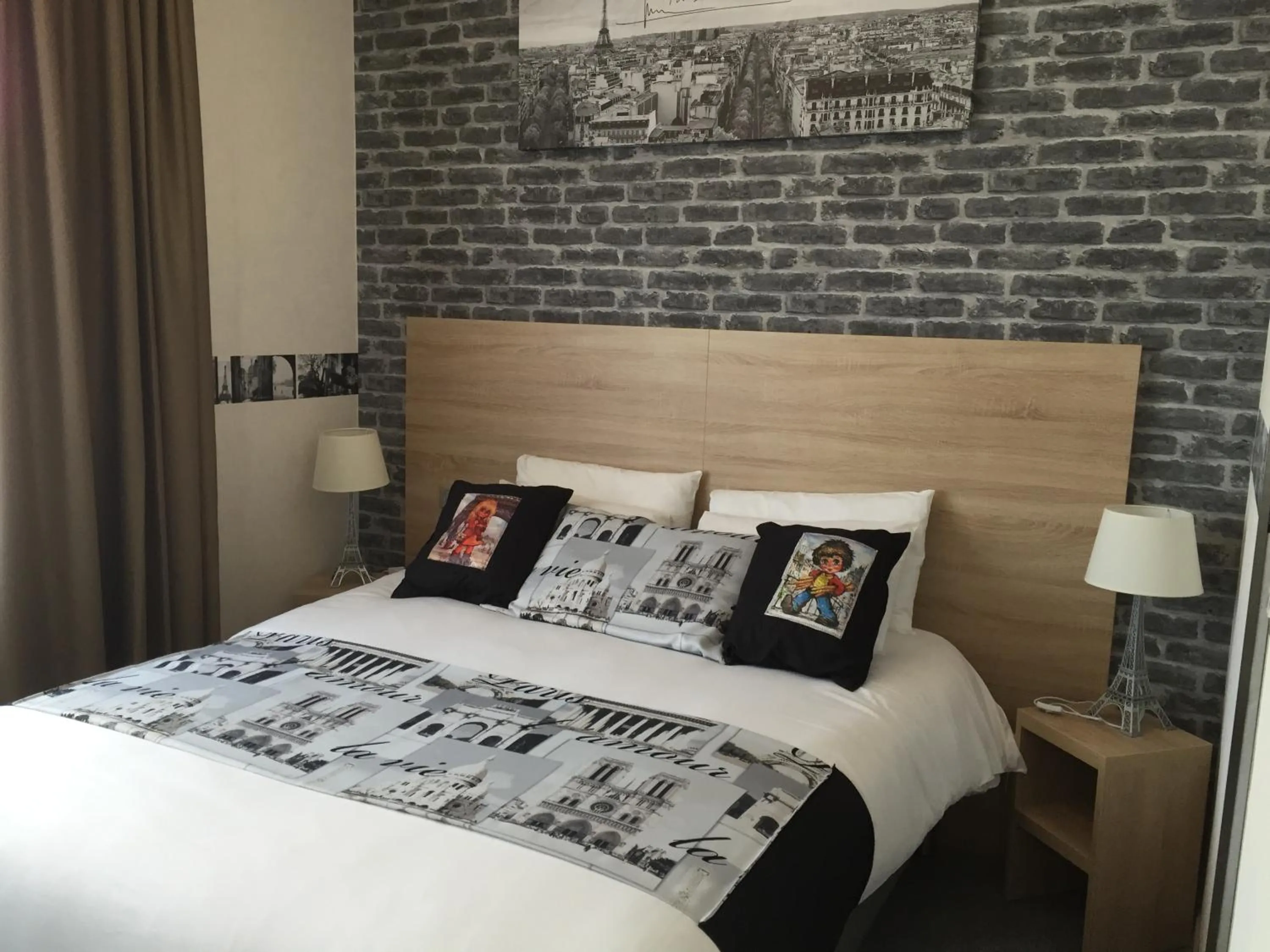 Bedroom, Bed in The Originals Boutique, Hôtel Lakeside, Biscarrosse , Lac