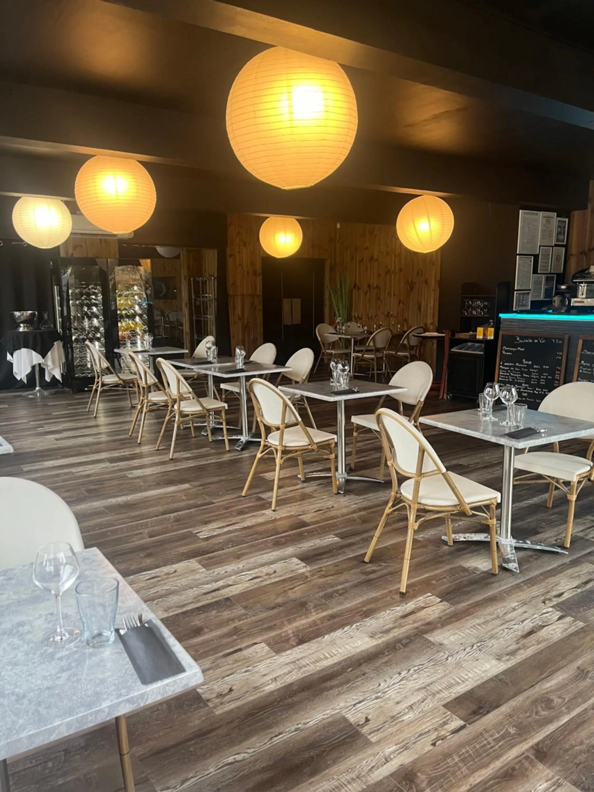 Restaurant/places to eat in The Originals Boutique, Hôtel Lakeside, Biscarrosse , Lac