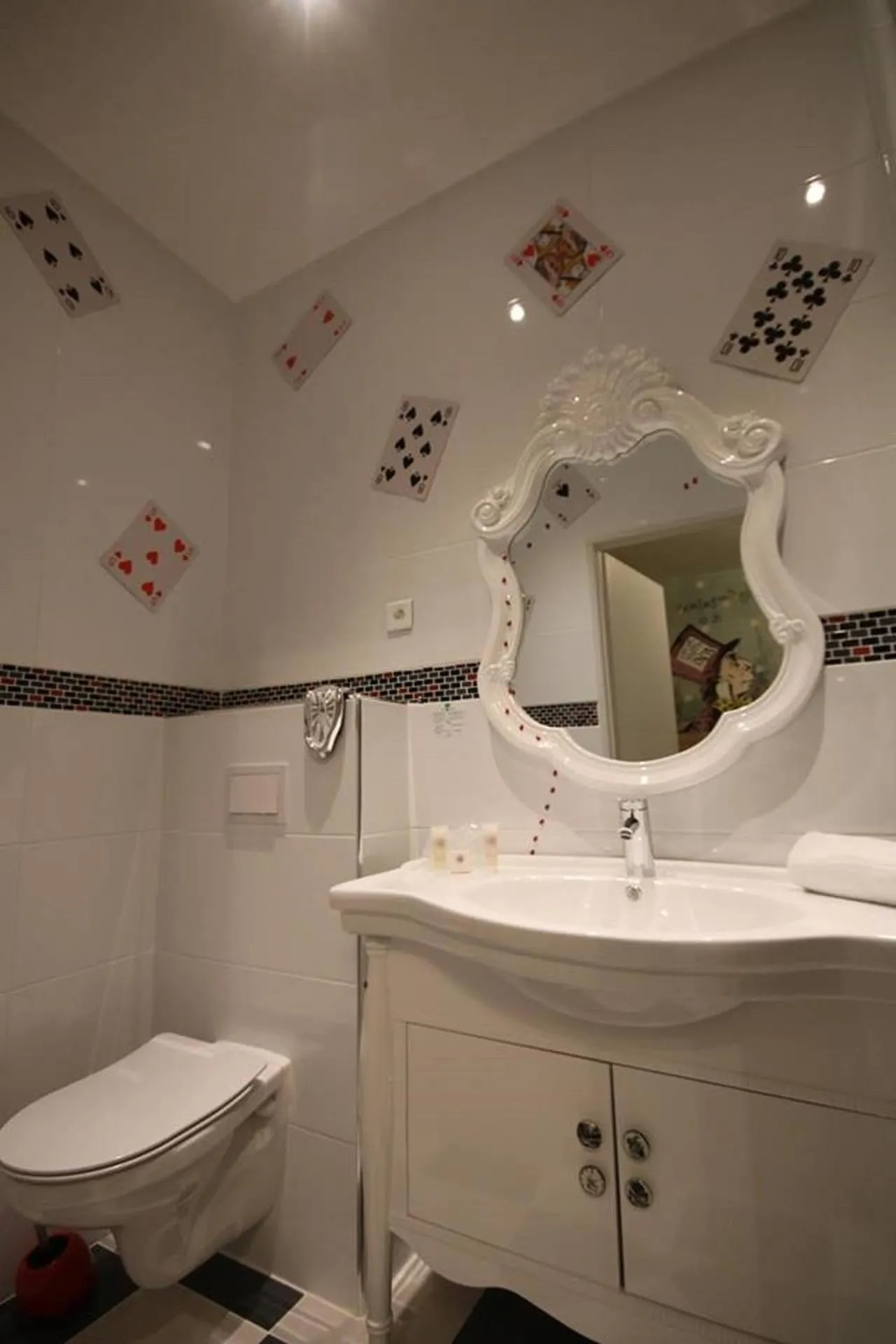 Bathroom in The Originals Boutique, Hôtel Lakeside, Biscarrosse , Lac