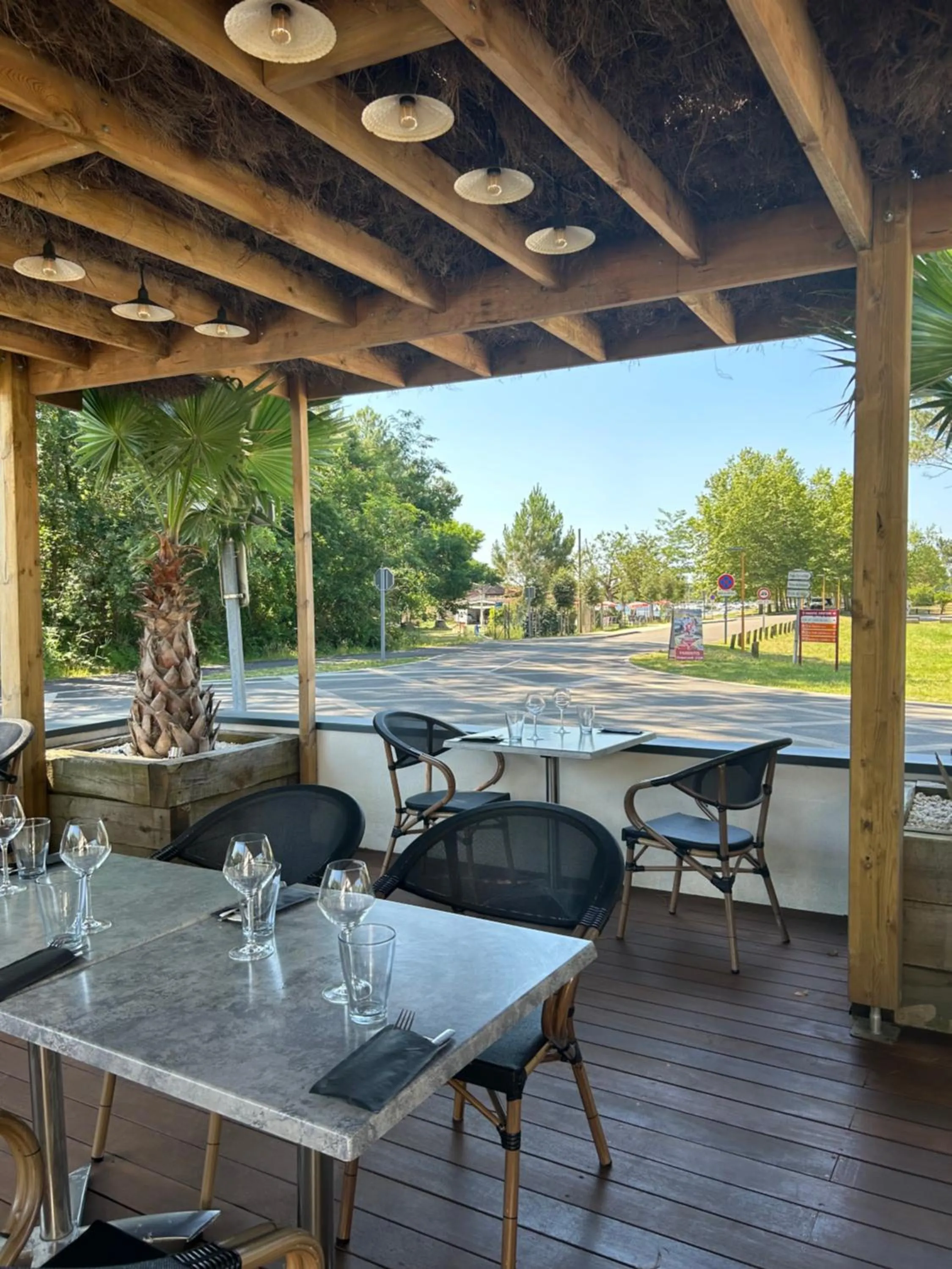 Balcony/Terrace in The Originals Boutique, Hôtel Lakeside, Biscarrosse , Lac