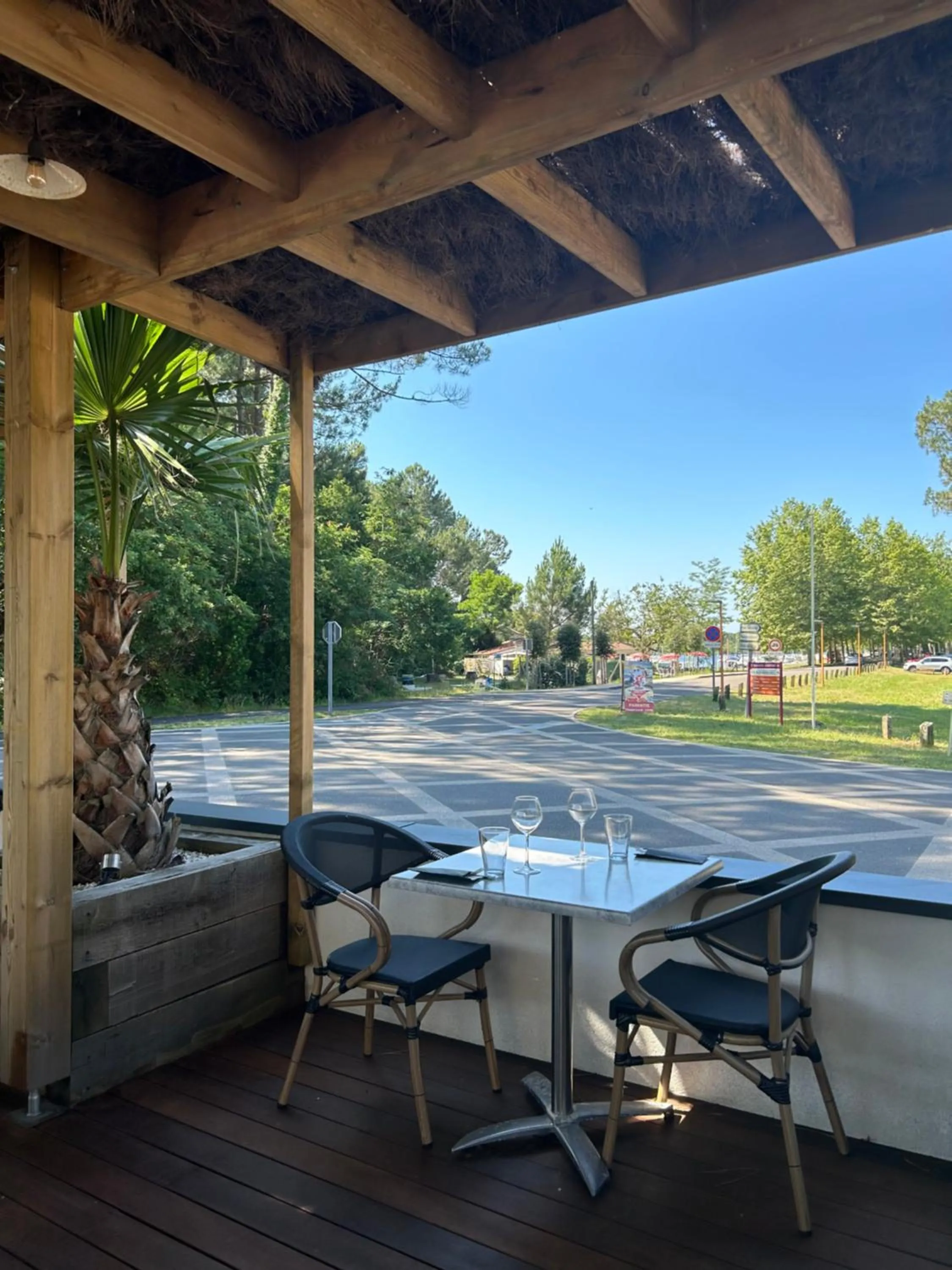 Balcony/Terrace in The Originals Boutique, Hôtel Lakeside, Biscarrosse , Lac