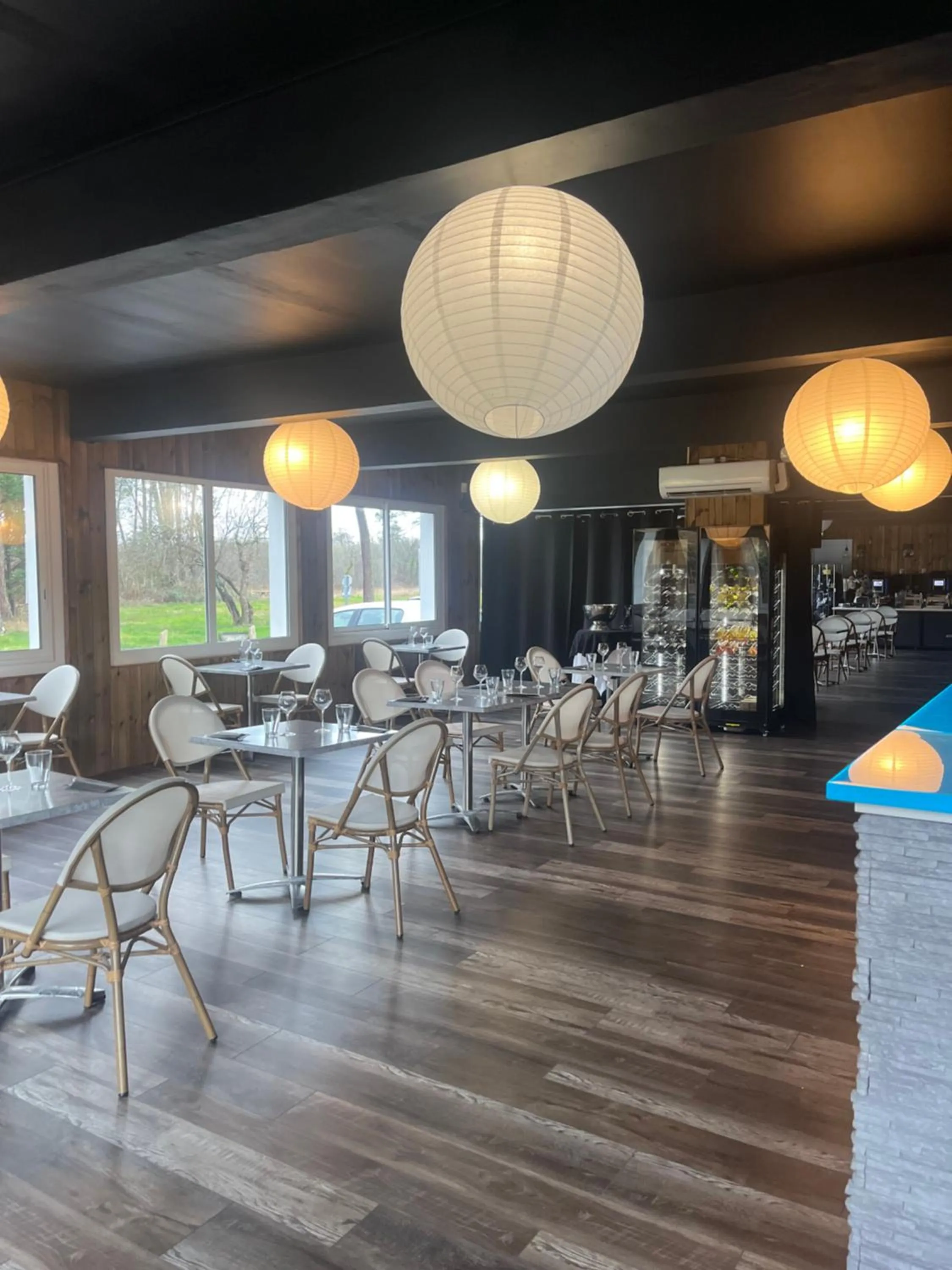 Restaurant/places to eat in The Originals Boutique, Hôtel Lakeside, Biscarrosse , Lac