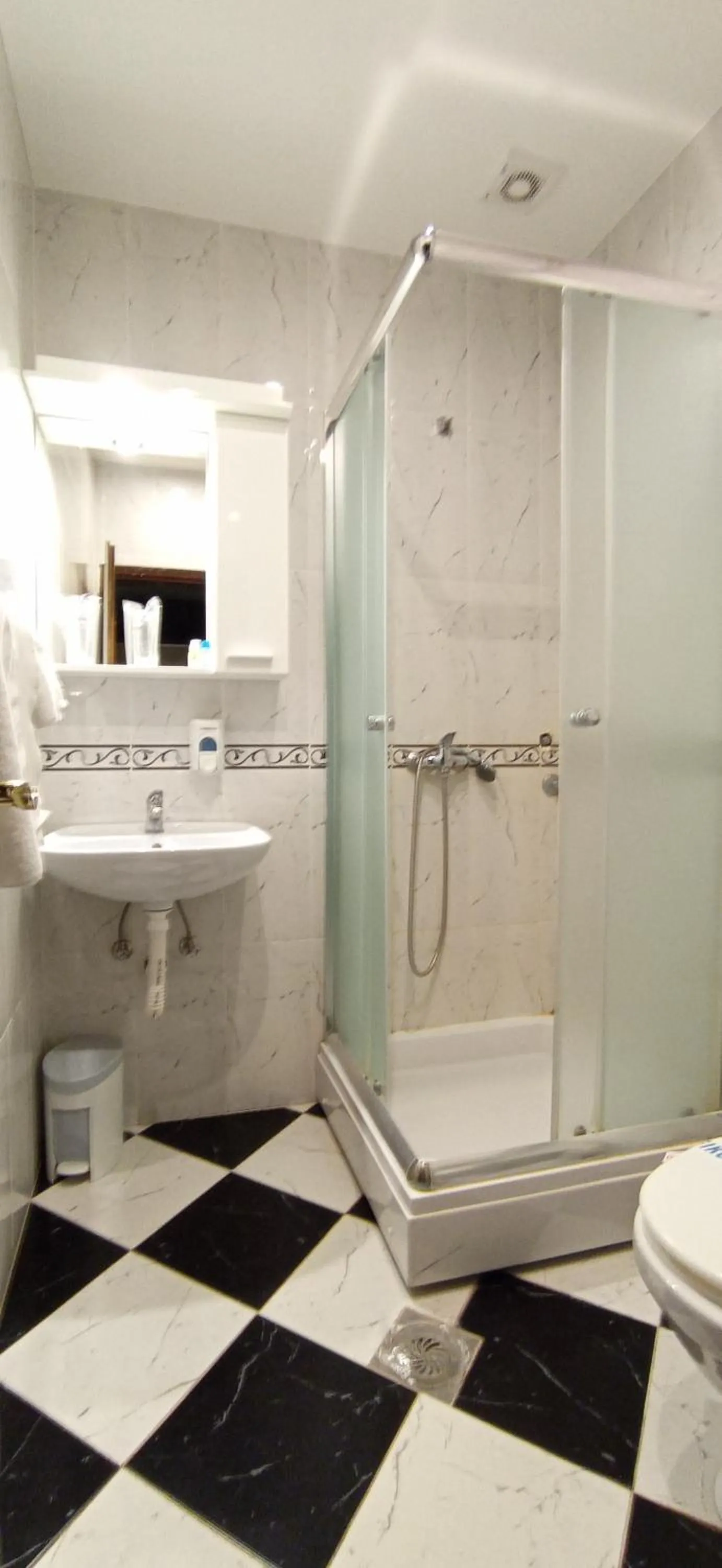 Shower in Hotel Vojvodina