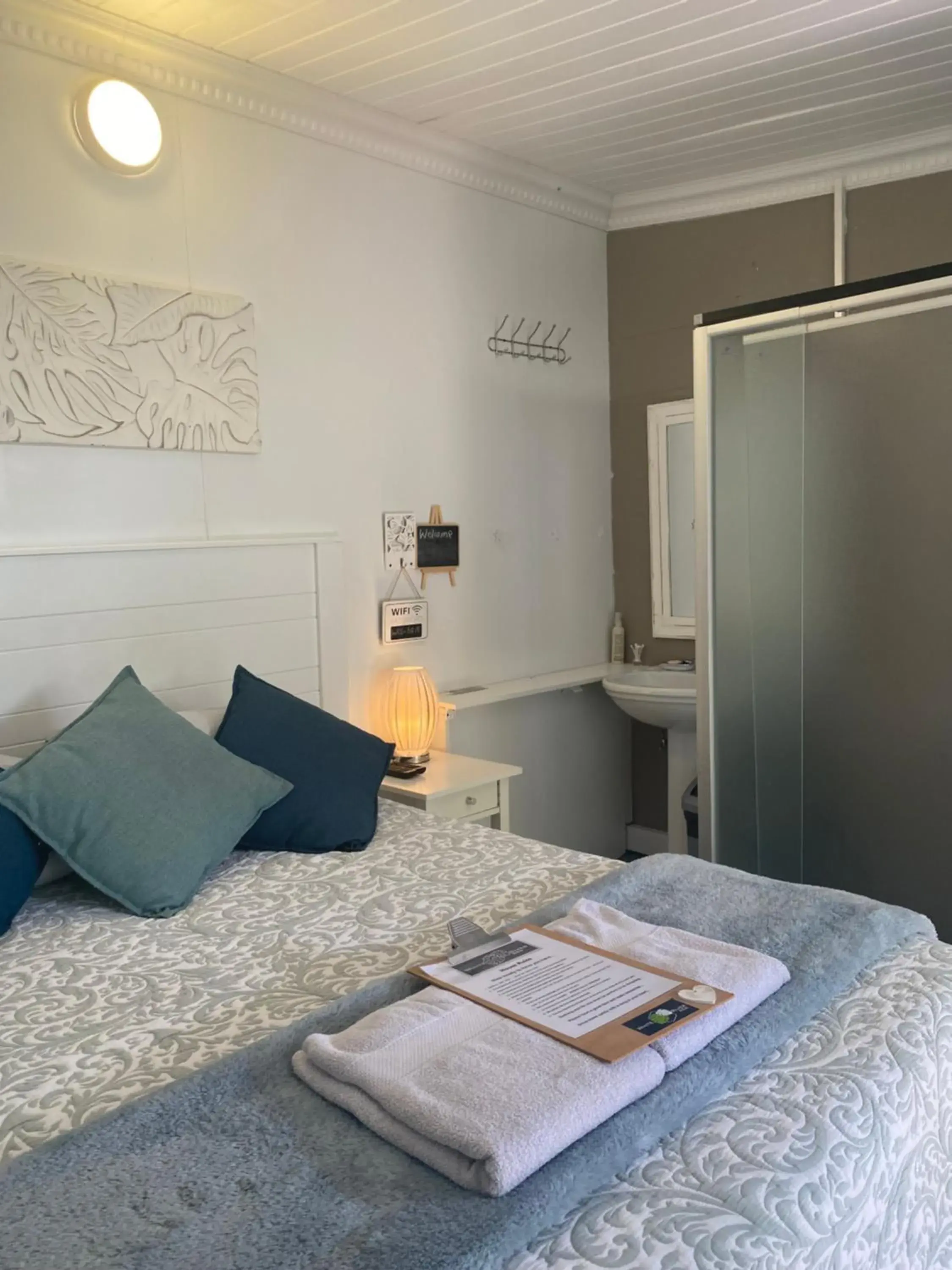 Budget Single Room - single occupancy in White River B & B Budget Single Room - single occupancy in White River B & B