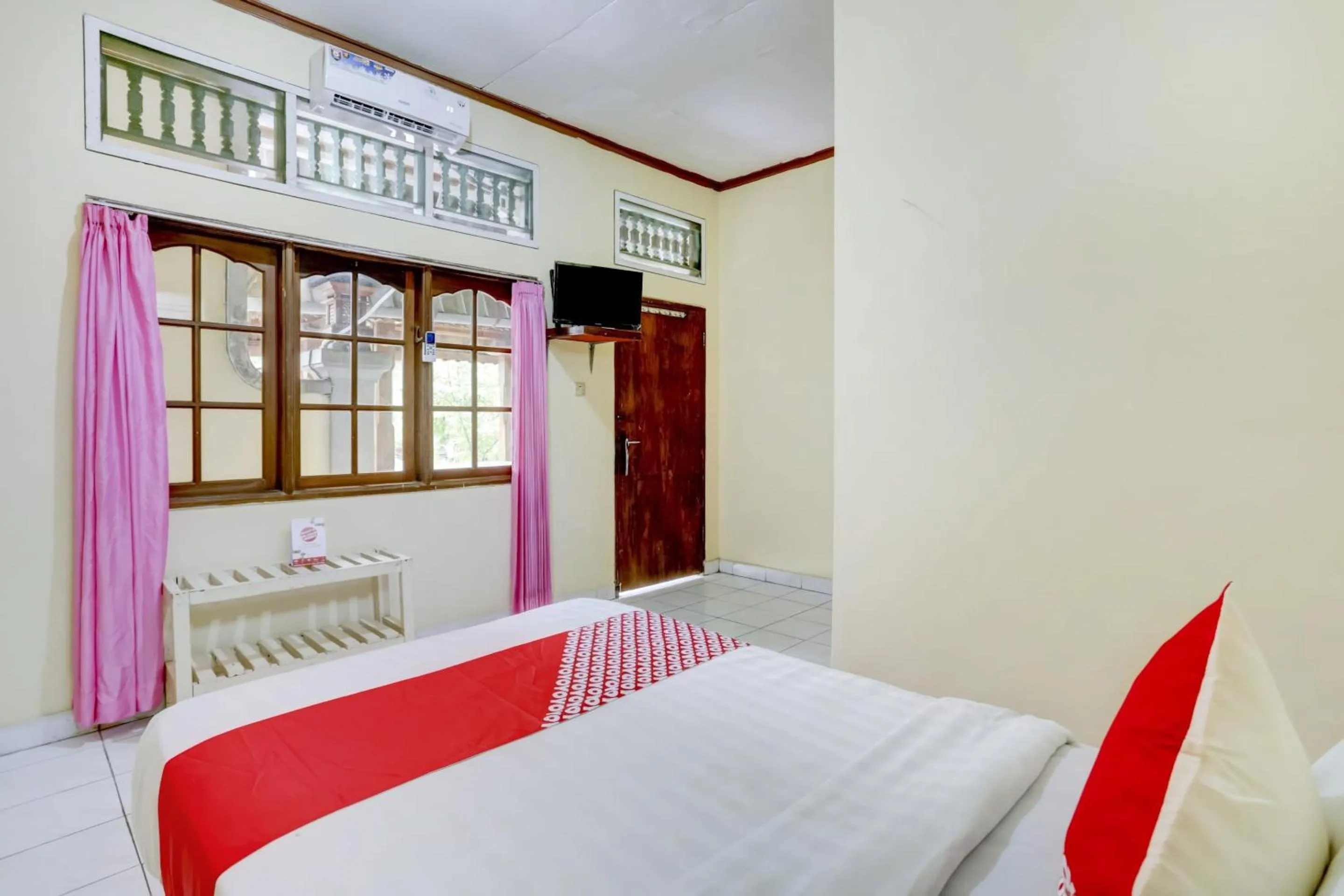 Bedroom, Bed in Hotel O Ratu