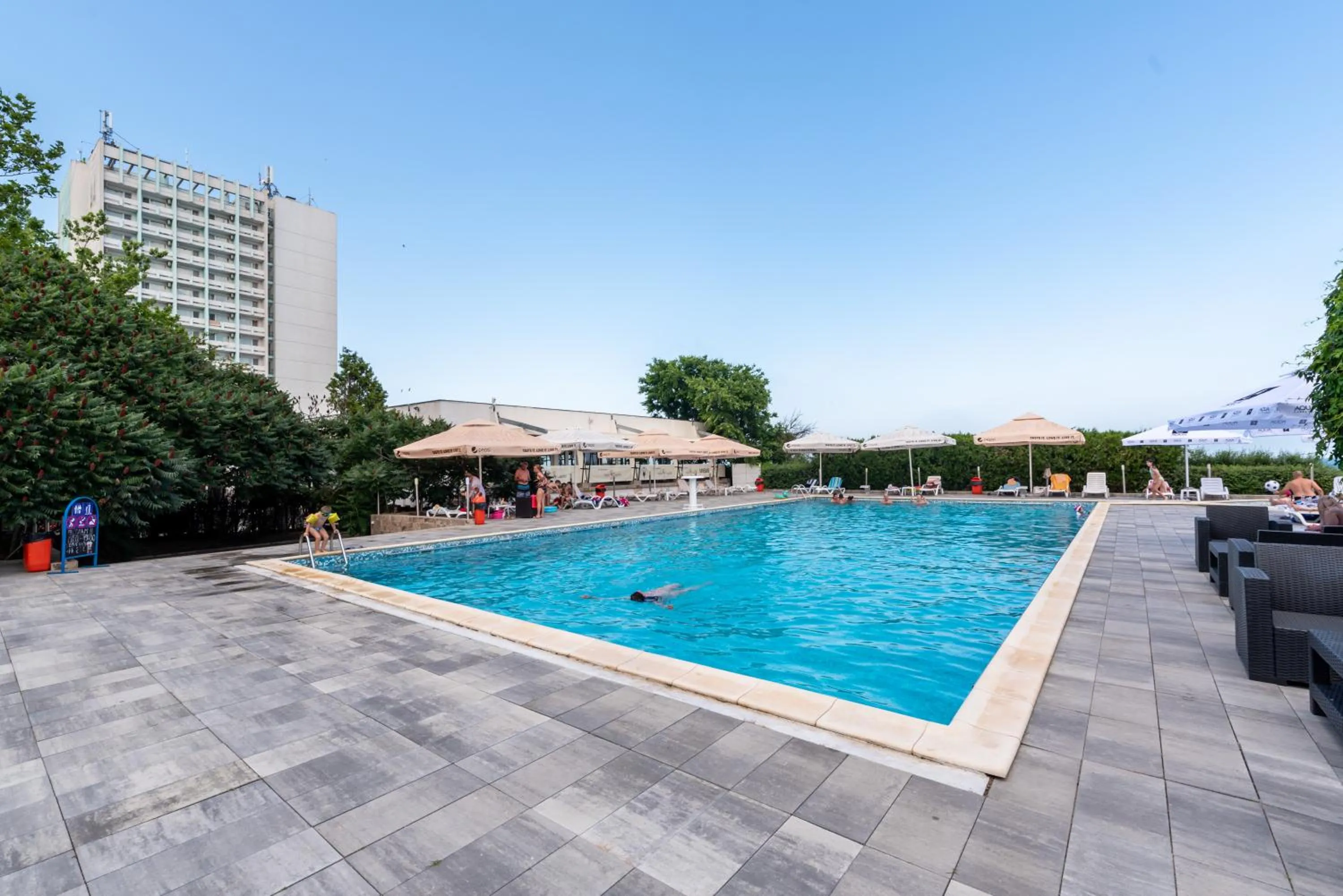 Swimming pool in Hotel Capitol
