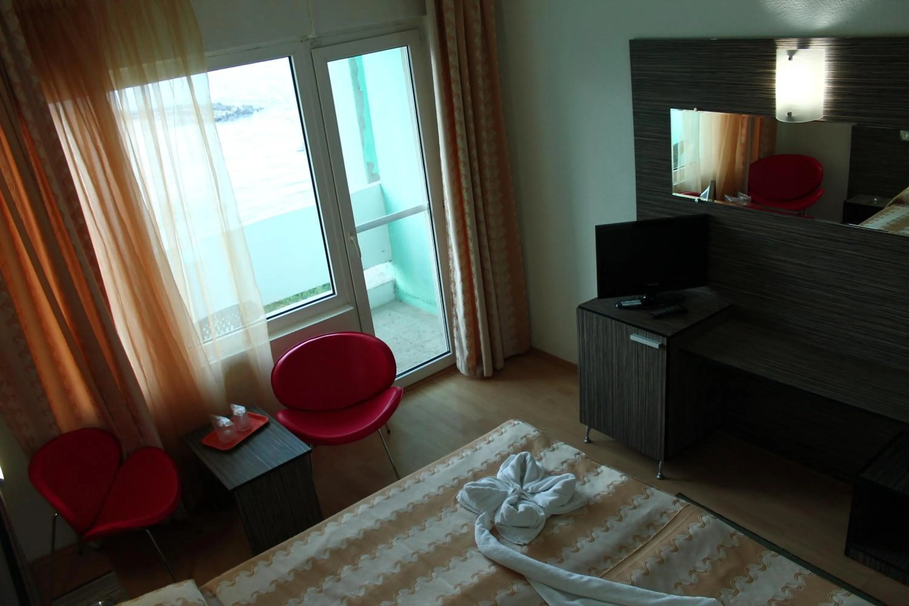 Photo of the whole room, Bed in Hotel Capitol