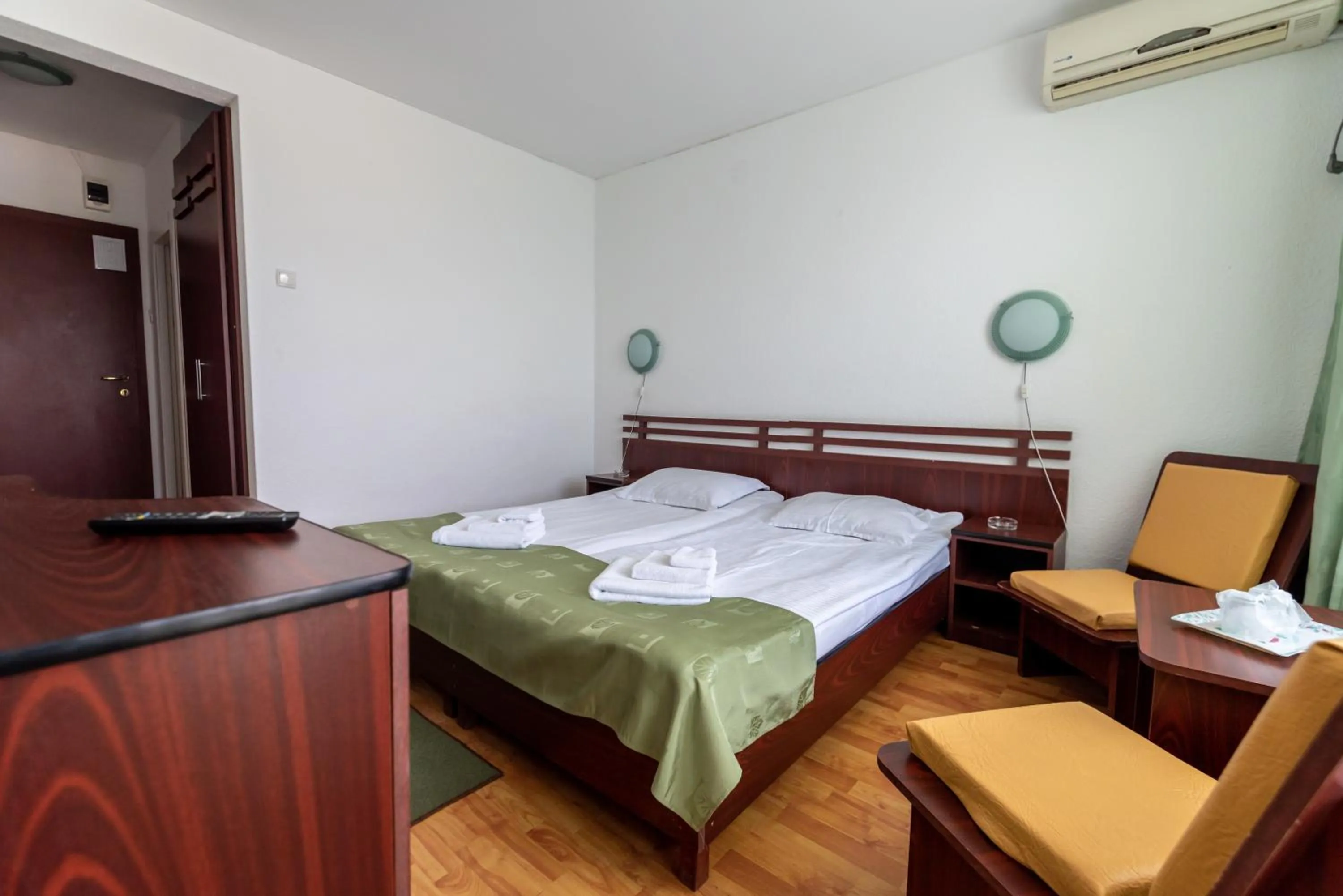 Bed in Hotel Capitol