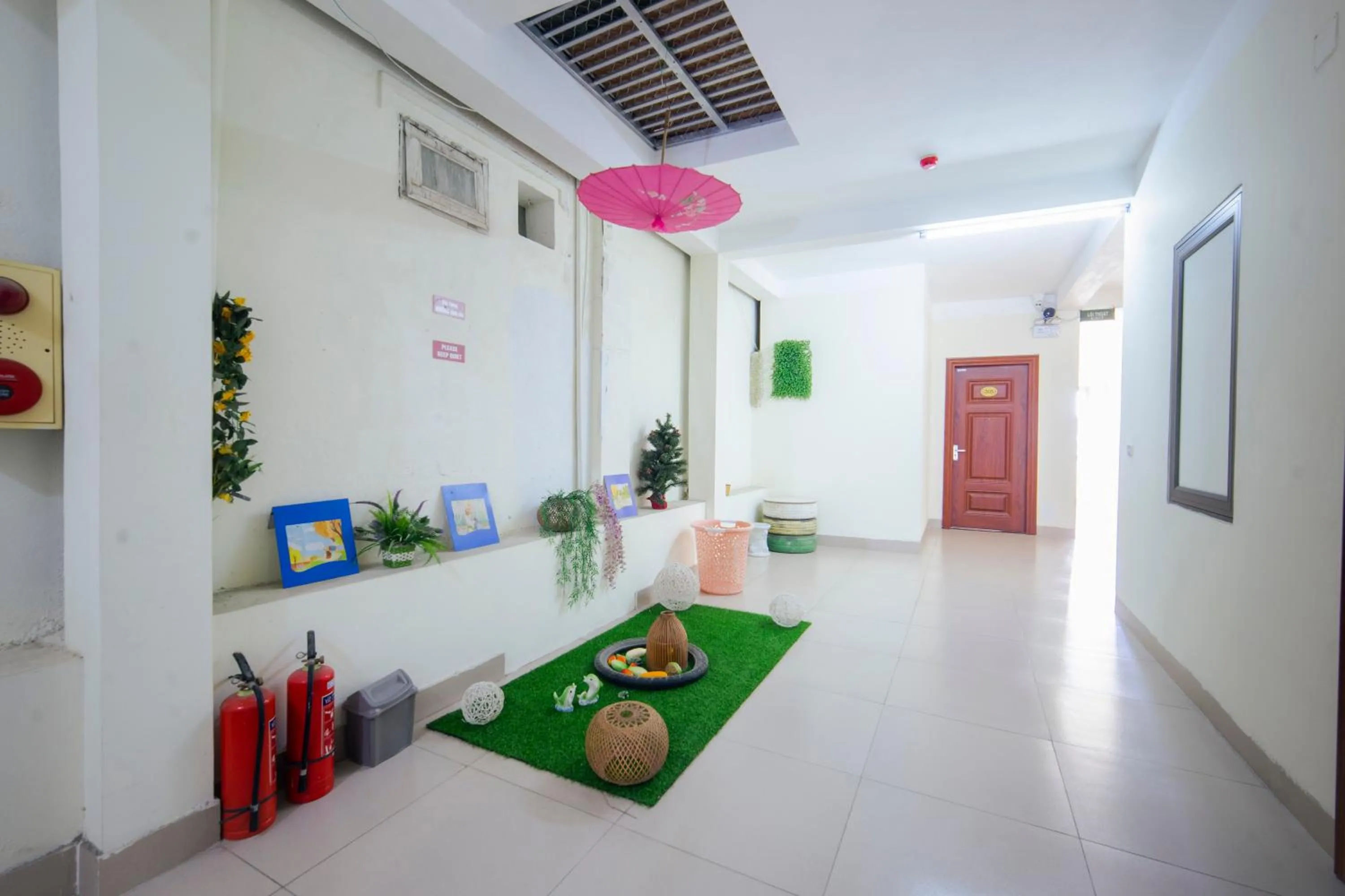 Other in Family Transit 2 Hotel