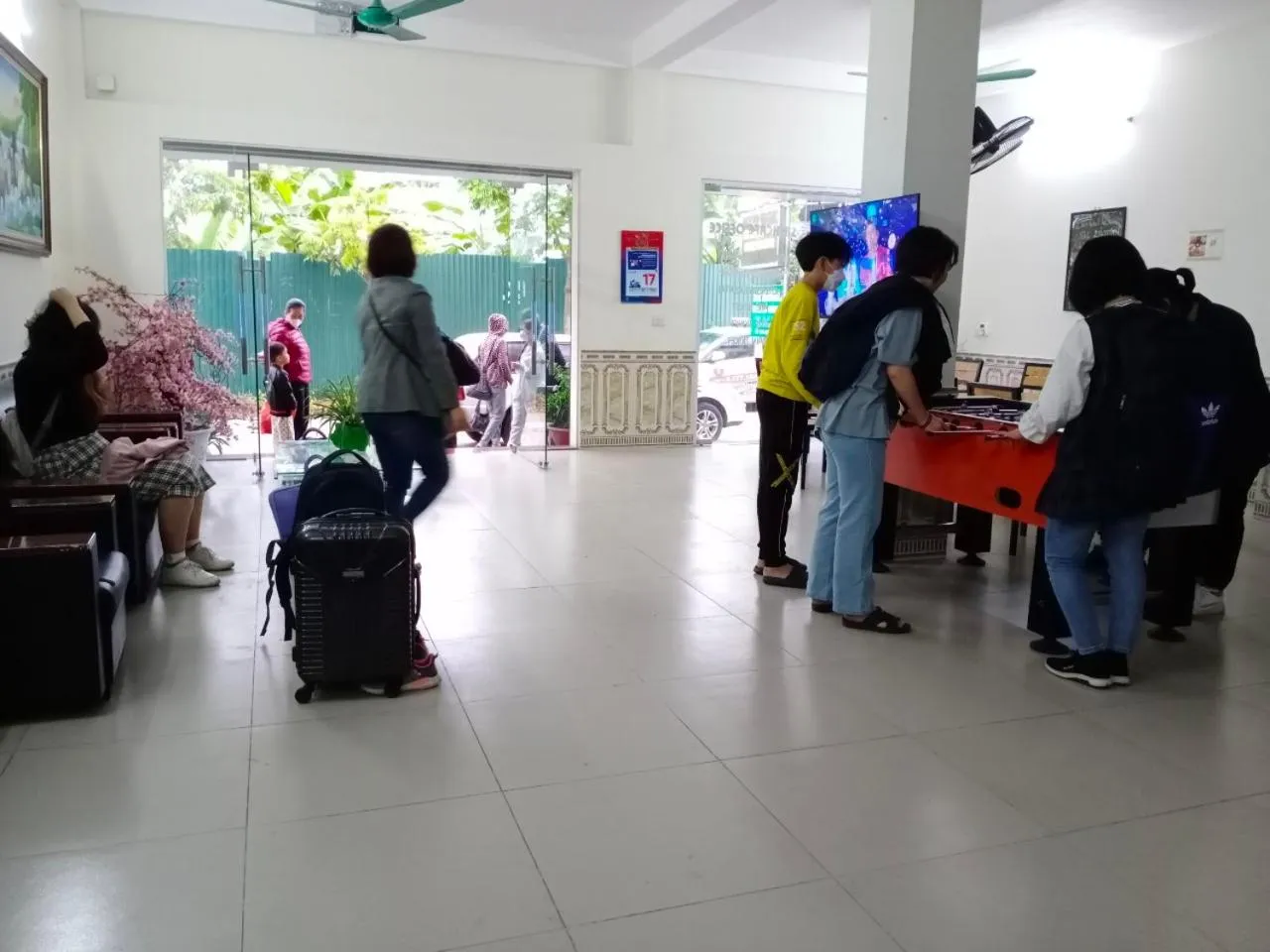 Restaurant/places to eat in Family Transit 2 Hotel