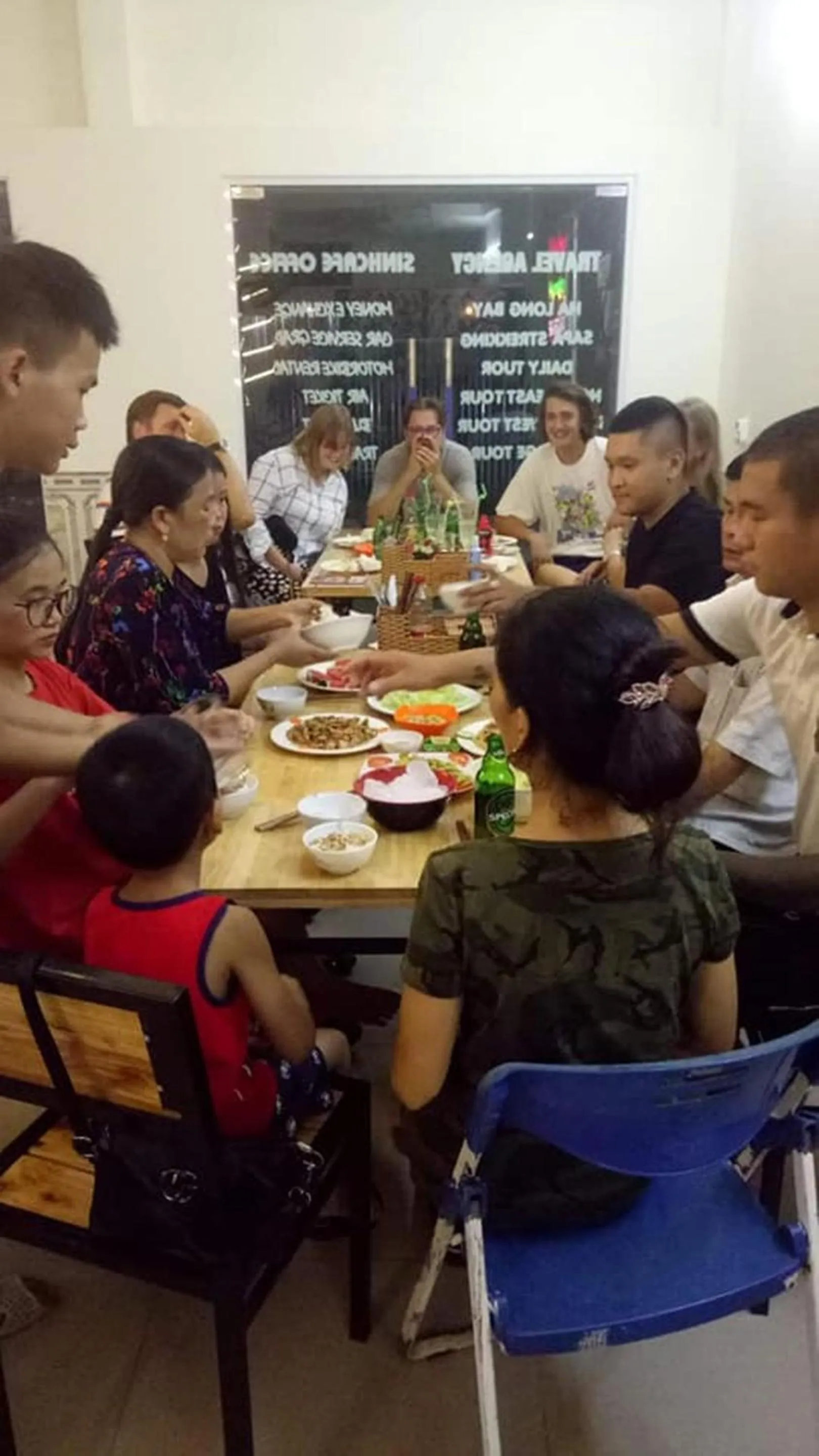 Restaurant/places to eat in Family Transit 2 Hotel