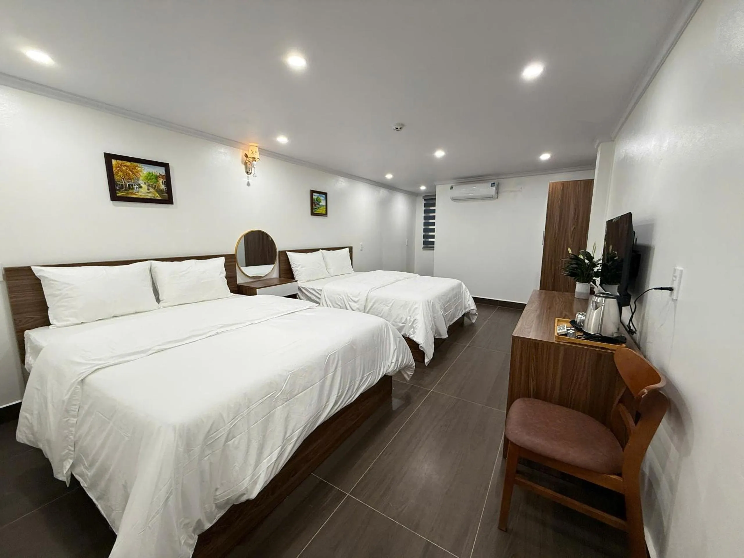 Photo of the whole room, Bed in Family Transit 2 Hotel