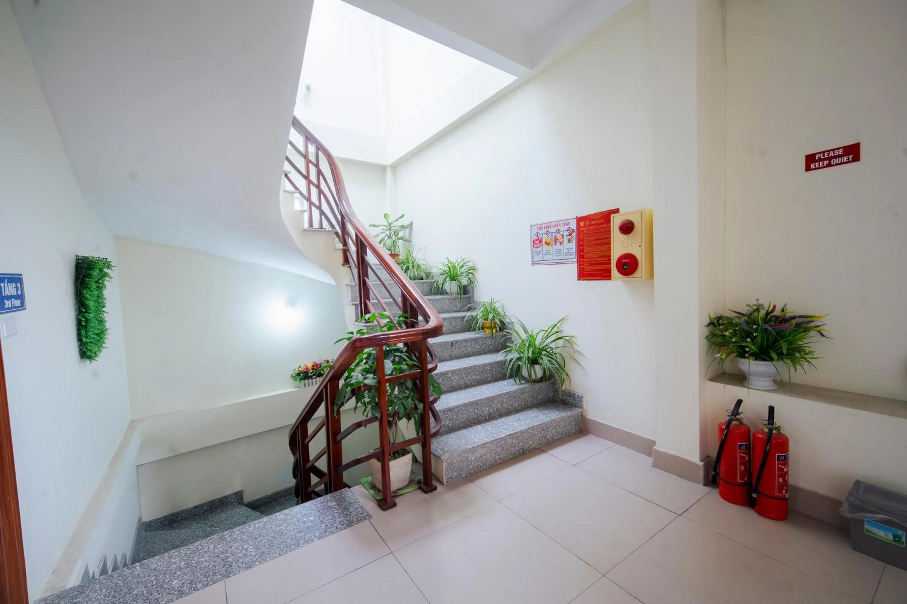 Other in Family Transit 2 Hotel