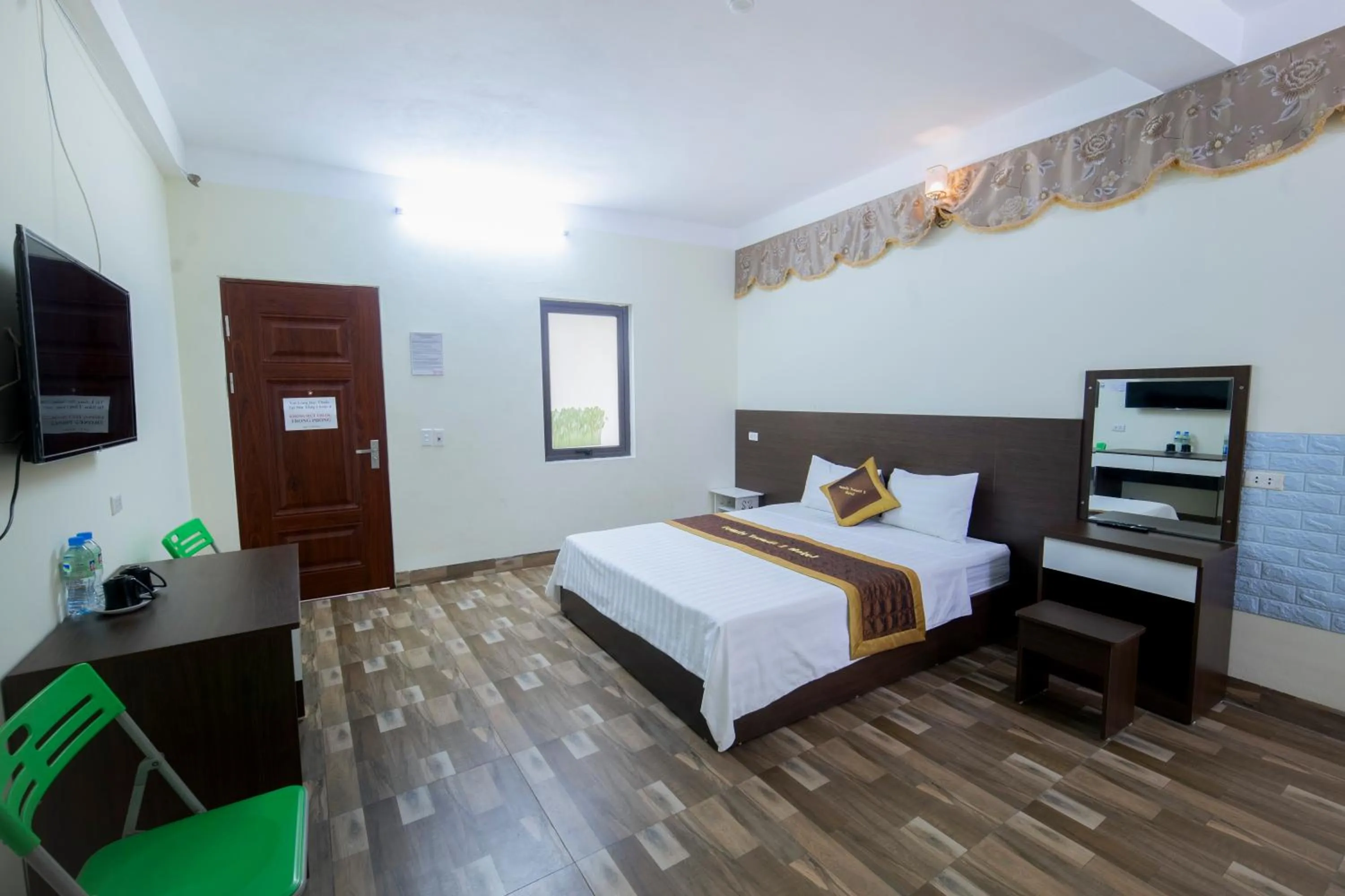 Bedroom, Bed in Family Transit 2 Hotel