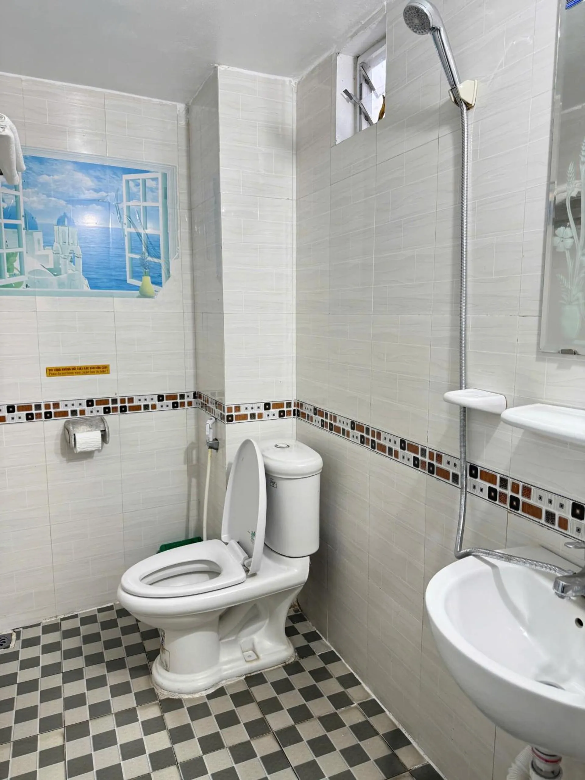 Toilet in Family Transit 2 Hotel